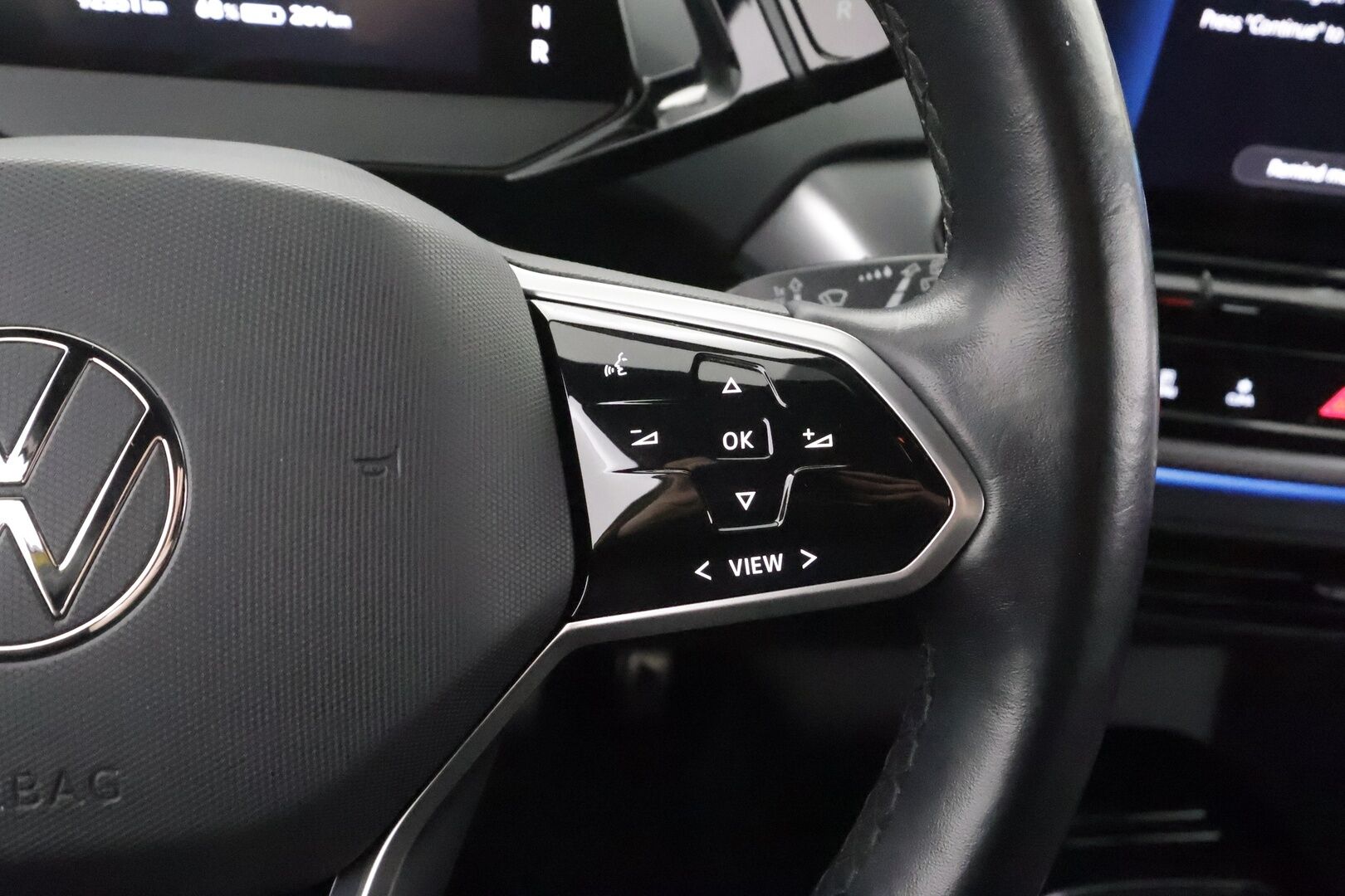 Volkswagen ID.4 2021 Pro Performance 1ST 150 kW, akku 77 kWh * ACC / ILP / Koukku / LED / Navi / P.Kamera / Ratinlämmitin * - 1.Om Suomi-auto / Kahdet renkaat aluvanteilla / Merkkihuollettu