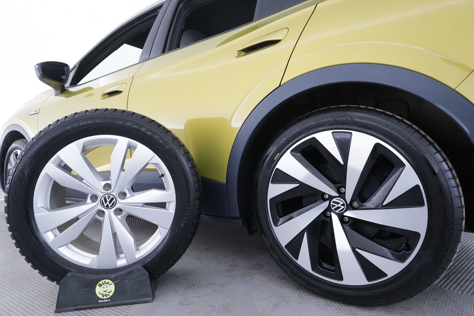 Volkswagen ID.4 2021 Pro Performance 1ST 150 kW, akku 77 kWh * ACC / ILP / Koukku / LED / Navi / P.Kamera / Ratinlämmitin * - 1.Om Suomi-auto / Kahdet renkaat aluvanteilla / Merkkihuollettu