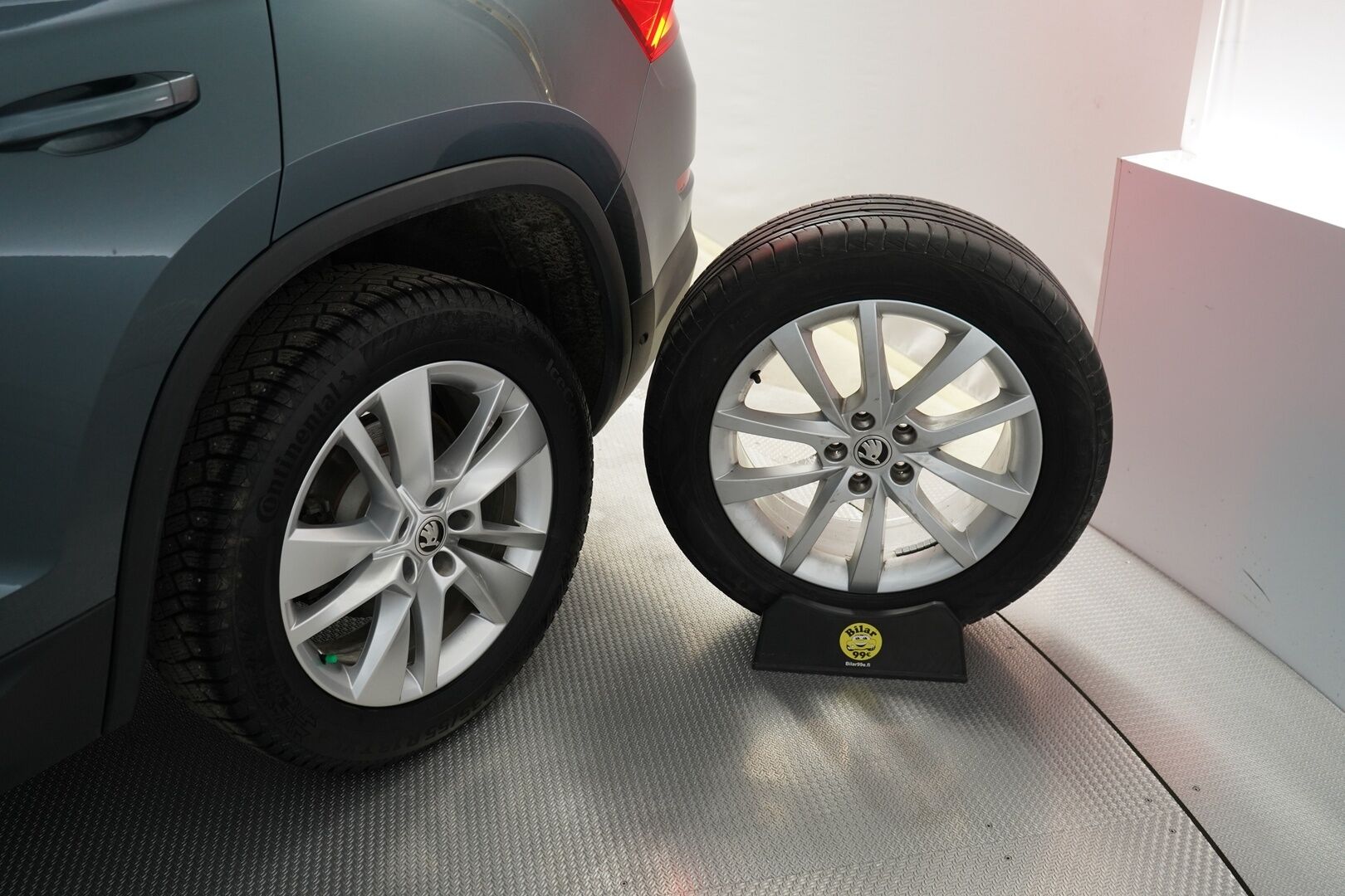 Skoda Kodiaq 2021 2,0 TDI 150 Ambition BusinessLine DSG Autom. *ACC / Panorama / Koukku / Webasto / Ratinlämmitin* - Suomi-auto / Iso huolto 180tkm / Kahdet OEM vanteet 