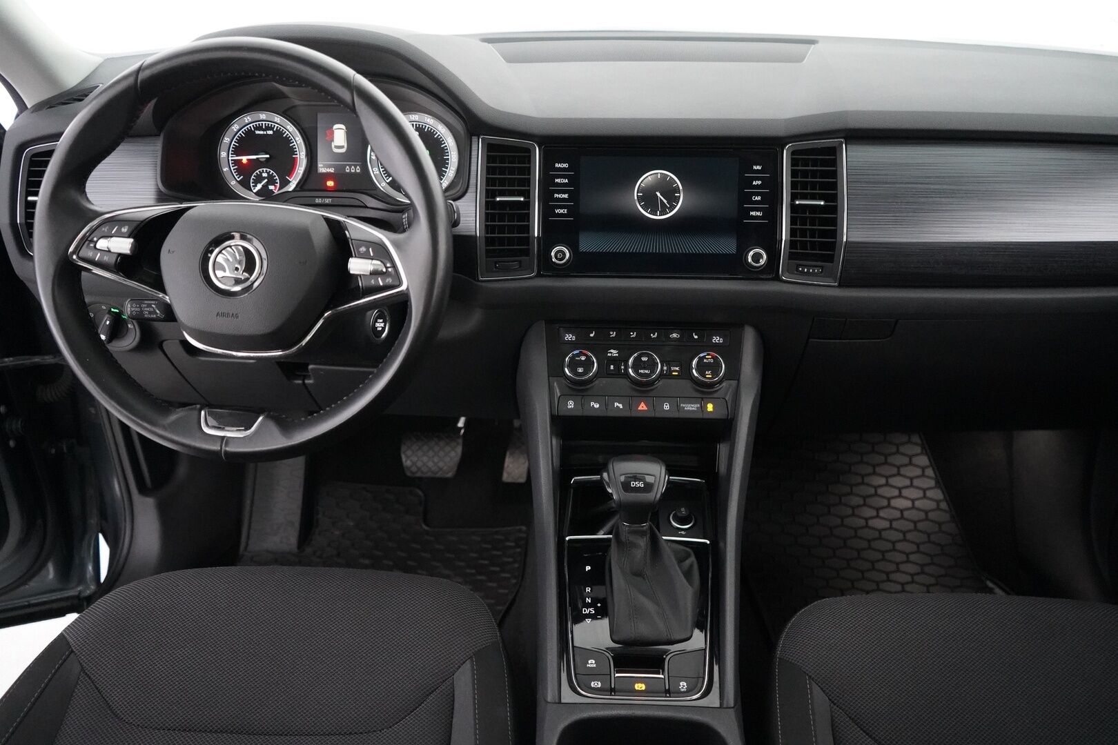 Skoda Kodiaq 2021 2,0 TDI 150 Ambition BusinessLine DSG Autom. *ACC / Panorama / Koukku / Webasto / Ratinlämmitin* - Suomi-auto / Iso huolto 180tkm / Kahdet OEM vanteet 