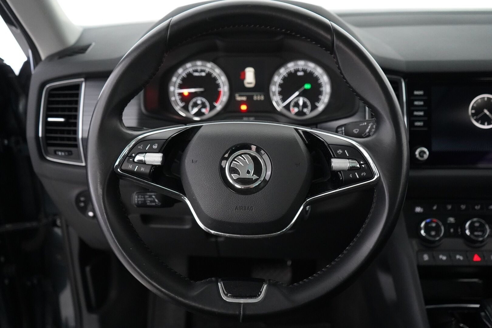 Skoda Kodiaq 2021 2,0 TDI 150 Ambition BusinessLine DSG Autom. *ACC / Panorama / Koukku / Webasto / Ratinlämmitin* - Suomi-auto / Iso huolto 180tkm / Kahdet OEM vanteet 