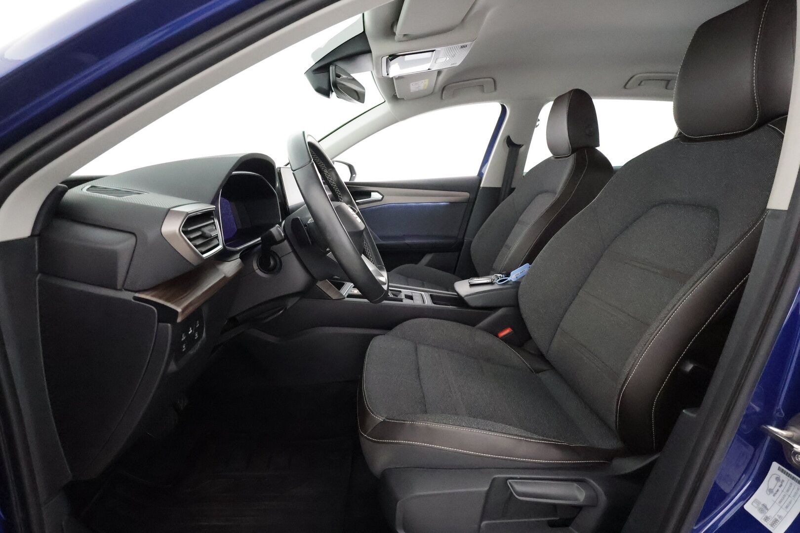 Seat Leon Sportstourer 2021 1,4 PHEV 204 eHybrid Xcellence DSG **1.Om Suomi-auto / Adapt.Vakkari / LED-valot / P.kamera / Navi / Kaistavahti** - Akku kuntotarkistettu! / Digimittaristo / 3-Alueinen AC / KeylessGO / 2x Renkaat