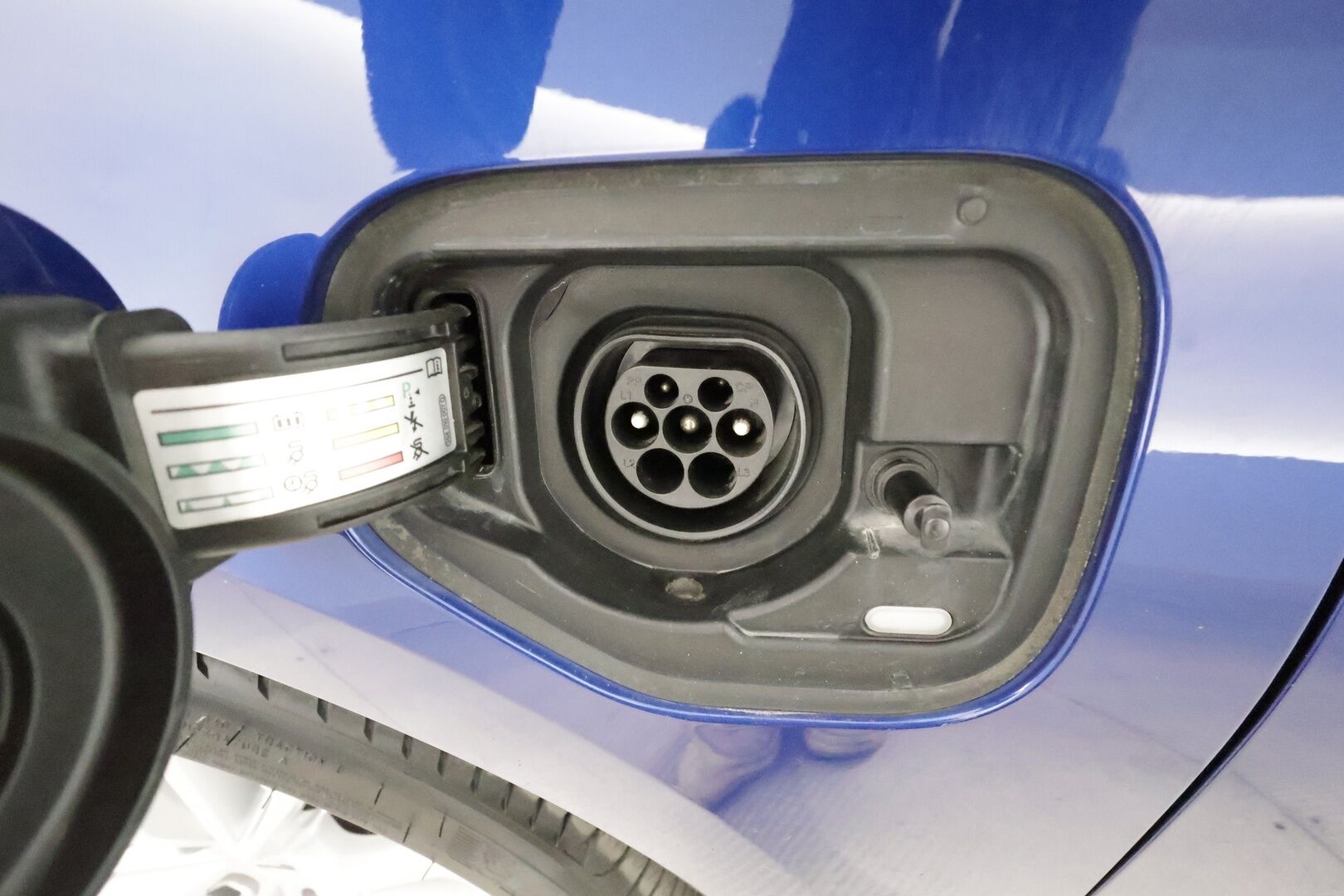 Seat Leon Sportstourer 2021 1,4 PHEV 204 eHybrid Xcellence DSG **1.Om Suomi-auto / Adapt.Vakkari / LED-valot / P.kamera / Navi / Kaistavahti** - Akku kuntotarkistettu! / Digimittaristo / 3-Alueinen AC / KeylessGO / 2x Renkaat
