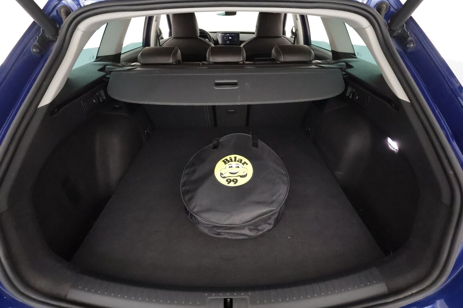 Seat Leon Sportstourer 2021 1,4 PHEV 204 eHybrid Xcellence DSG **1.Om Suomi-auto / Adapt.Vakkari / LED-valot / P.kamera / Navi / Kaistavahti** - Akku kuntotarkistettu! / Digimittaristo / 3-Alueinen AC / KeylessGO / 2x Renkaat
