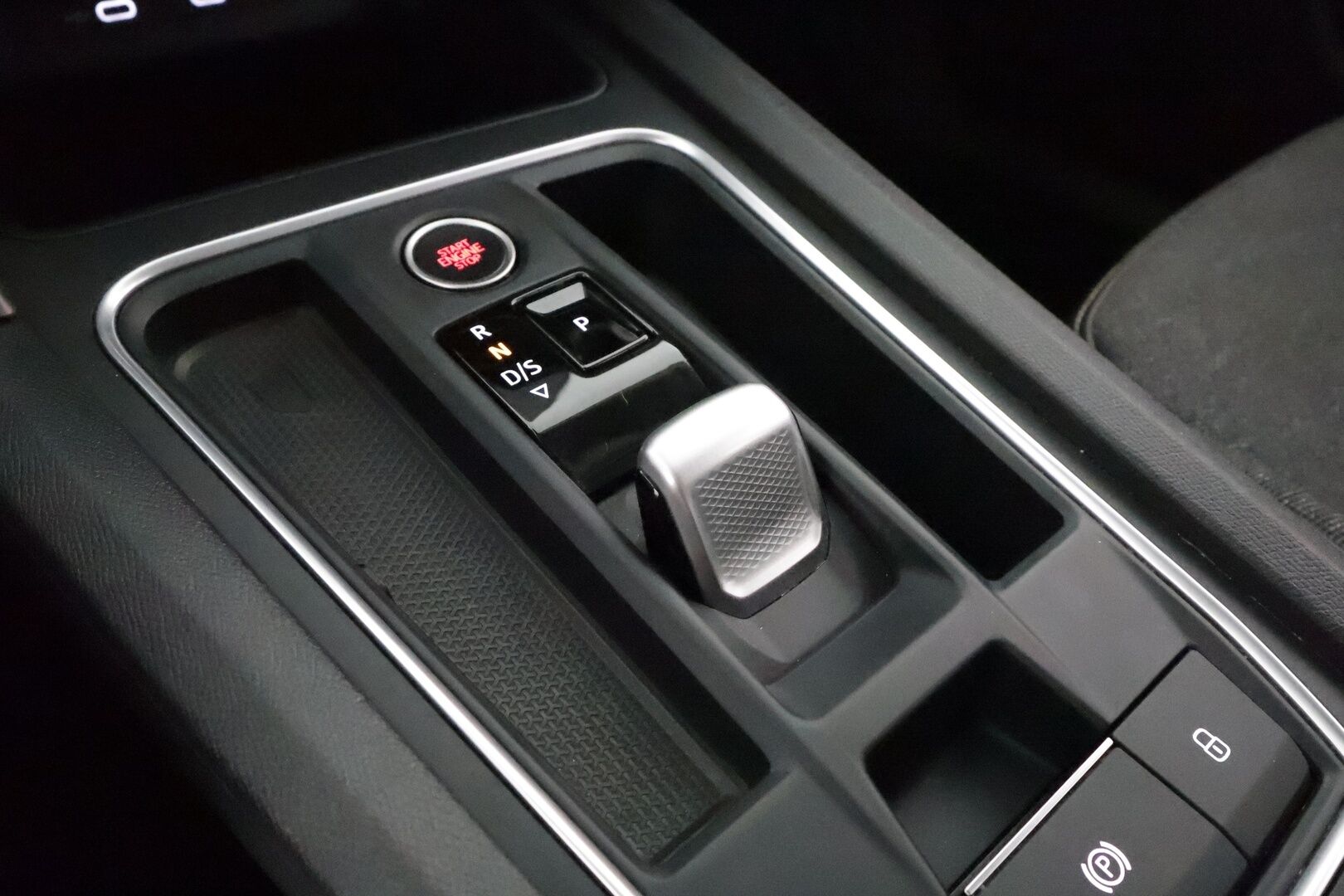 Seat Leon Sportstourer 2021 1,4 PHEV 204 eHybrid Xcellence DSG **1.Om Suomi-auto / Adapt.Vakkari / LED-valot / P.kamera / Navi / Kaistavahti** - Akku kuntotarkistettu! / Digimittaristo / 3-Alueinen AC / KeylessGO / 2x Renkaat