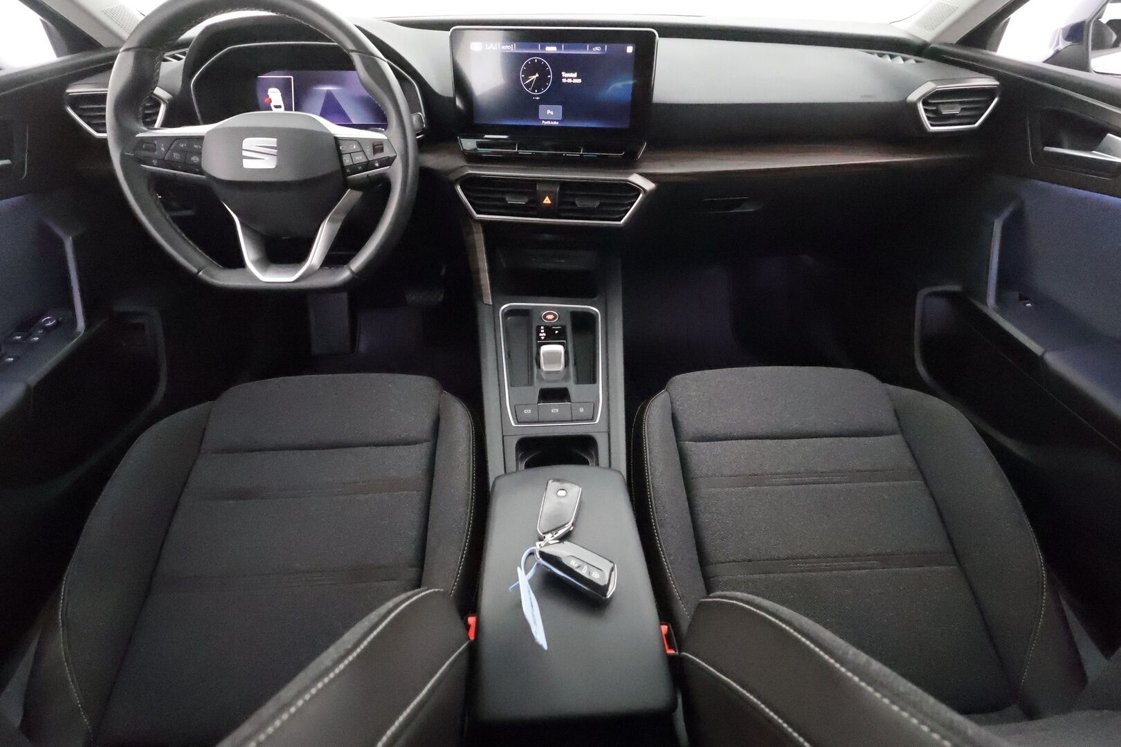 Seat Leon Sportstourer 2021 1,4 PHEV 204 eHybrid Xcellence DSG **1.Om Suomi-auto / Adapt.Vakkari / LED-valot / P.kamera / Navi / Kaistavahti** - Akku kuntotarkistettu! / Digimittaristo / 3-Alueinen AC / KeylessGO / 2x Renkaat