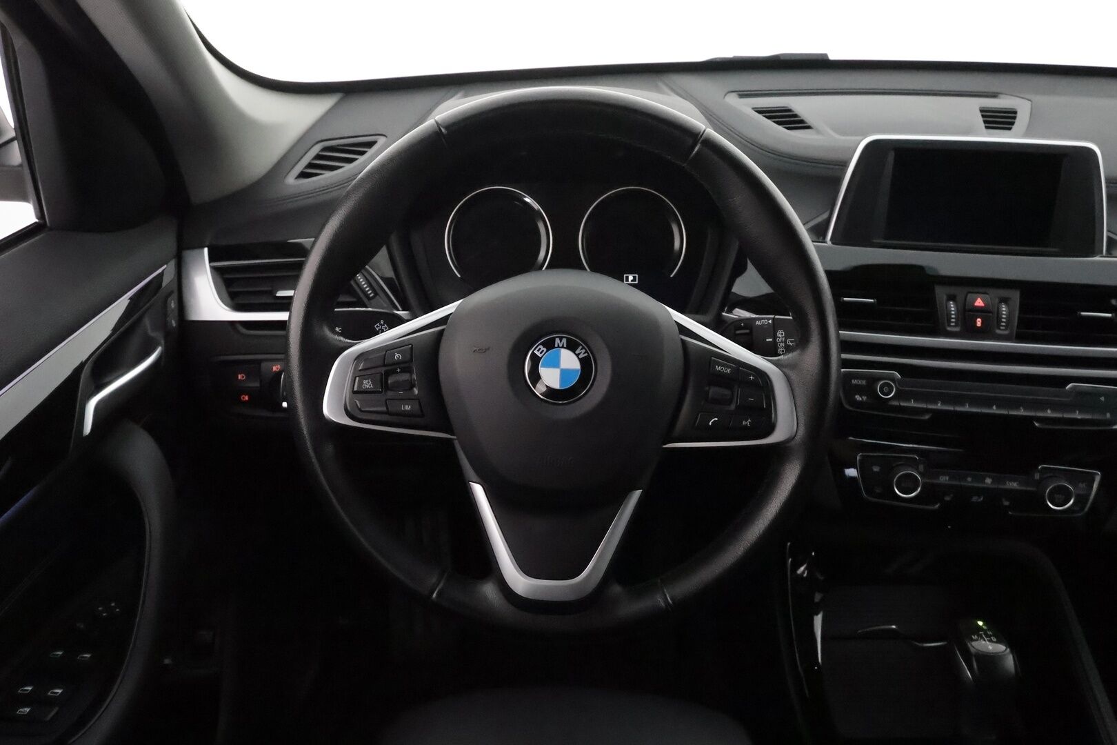 BMW X1 2021 F48 xDrive25e A Charged Edition Sport - 1Om Suomiauto / Peruutuskamera / Puolinahat / Sporttipenkit / LED / ALV / Tulossa Tampereelle!