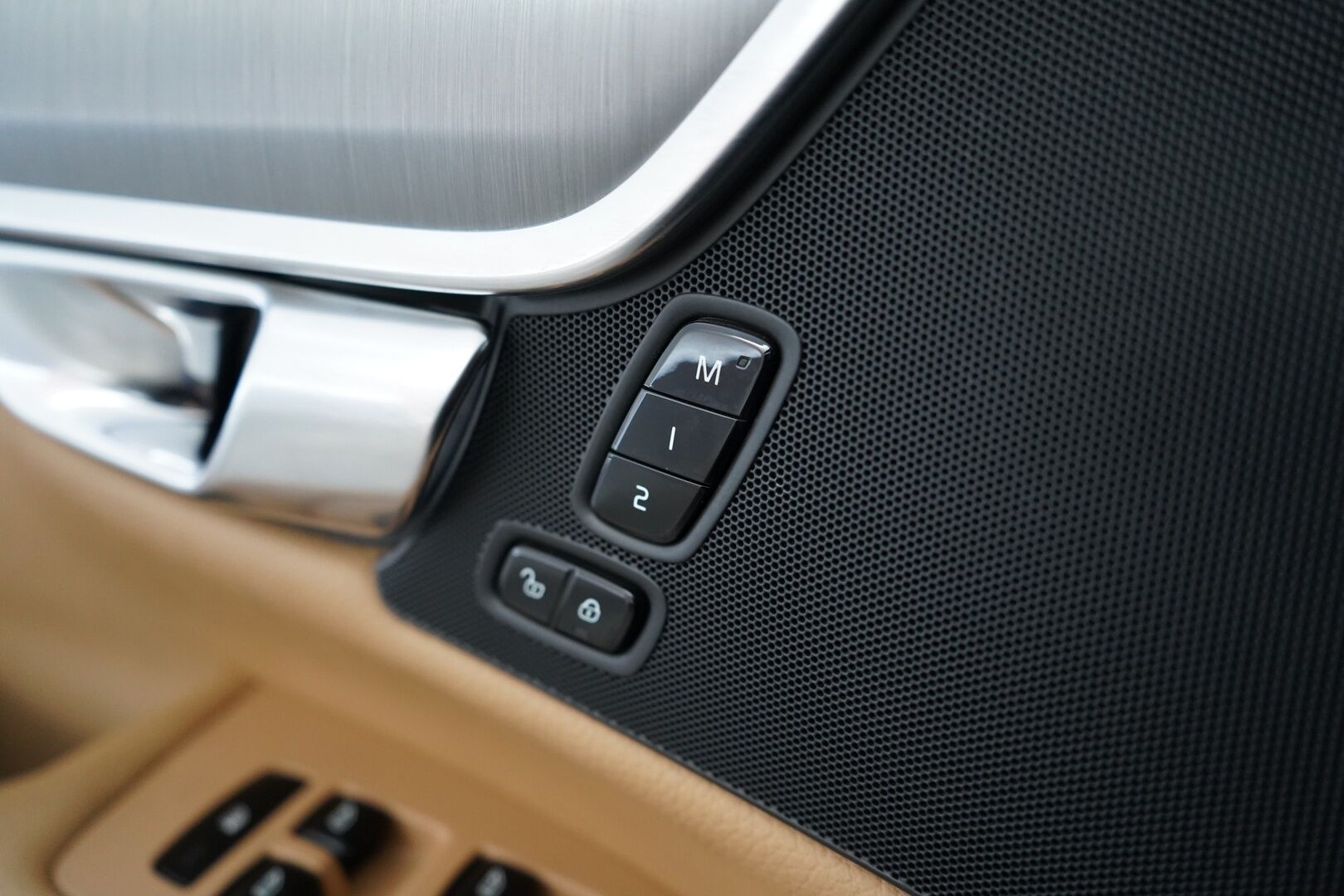 Volvo V90 2017 D3 Business aut * ACC / VOC / Pilot assist / Kamera / Koukku / Nahat / Blis* - Ei Adblue / Kahdet Volvon vanteet / Kattava huoltohistoria