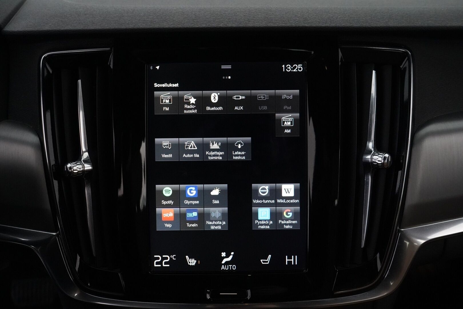 Volvo V90 2017 D3 Business aut * ACC / VOC / Pilot assist / Kamera / Koukku / Nahat / Blis* - Ei Adblue / Kahdet Volvon vanteet / Kattava huoltohistoria