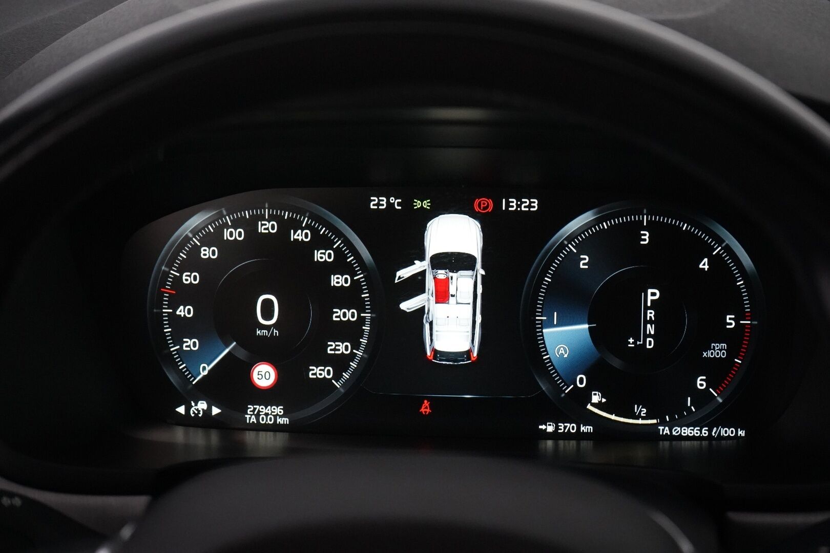 Volvo V90 2017 D3 Business aut * ACC / VOC / Pilot assist / Kamera / Koukku / Nahat / Blis* - Ei Adblue / Kahdet Volvon vanteet / Kattava huoltohistoria