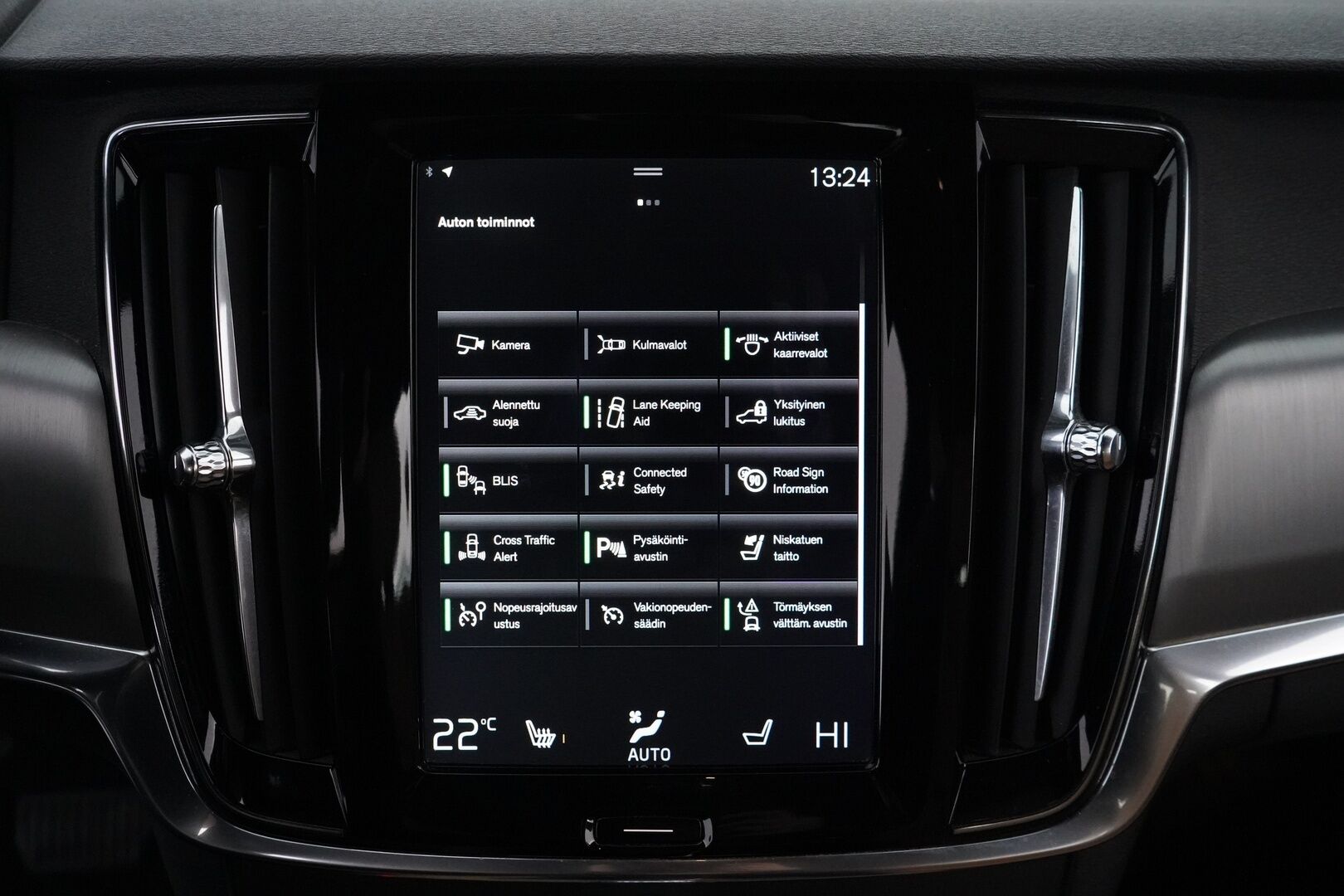 Volvo V90 2017 D3 Business aut * ACC / VOC / Pilot assist / Kamera / Koukku / Nahat / Blis* - Ei Adblue / Kahdet Volvon vanteet / Kattava huoltohistoria