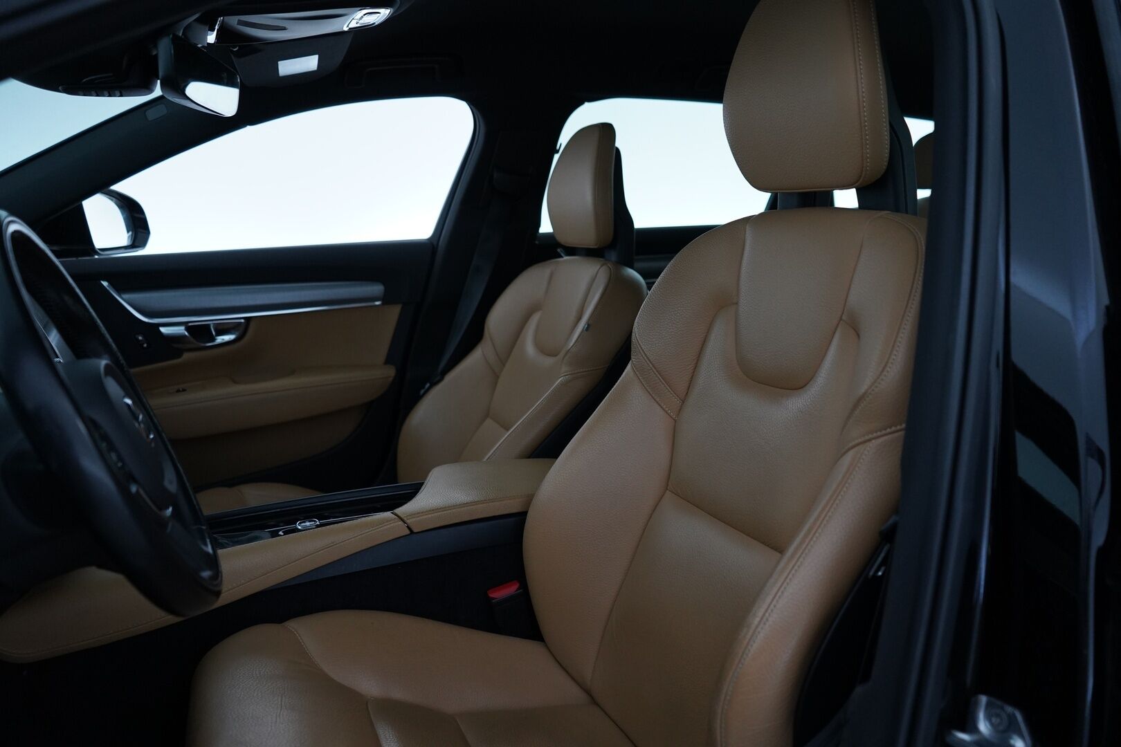 Volvo V90 2017 D3 Business aut * ACC / VOC / Pilot assist / Kamera / Koukku / Nahat / Blis* - Ei Adblue / Kahdet Volvon vanteet / Kattava huoltohistoria