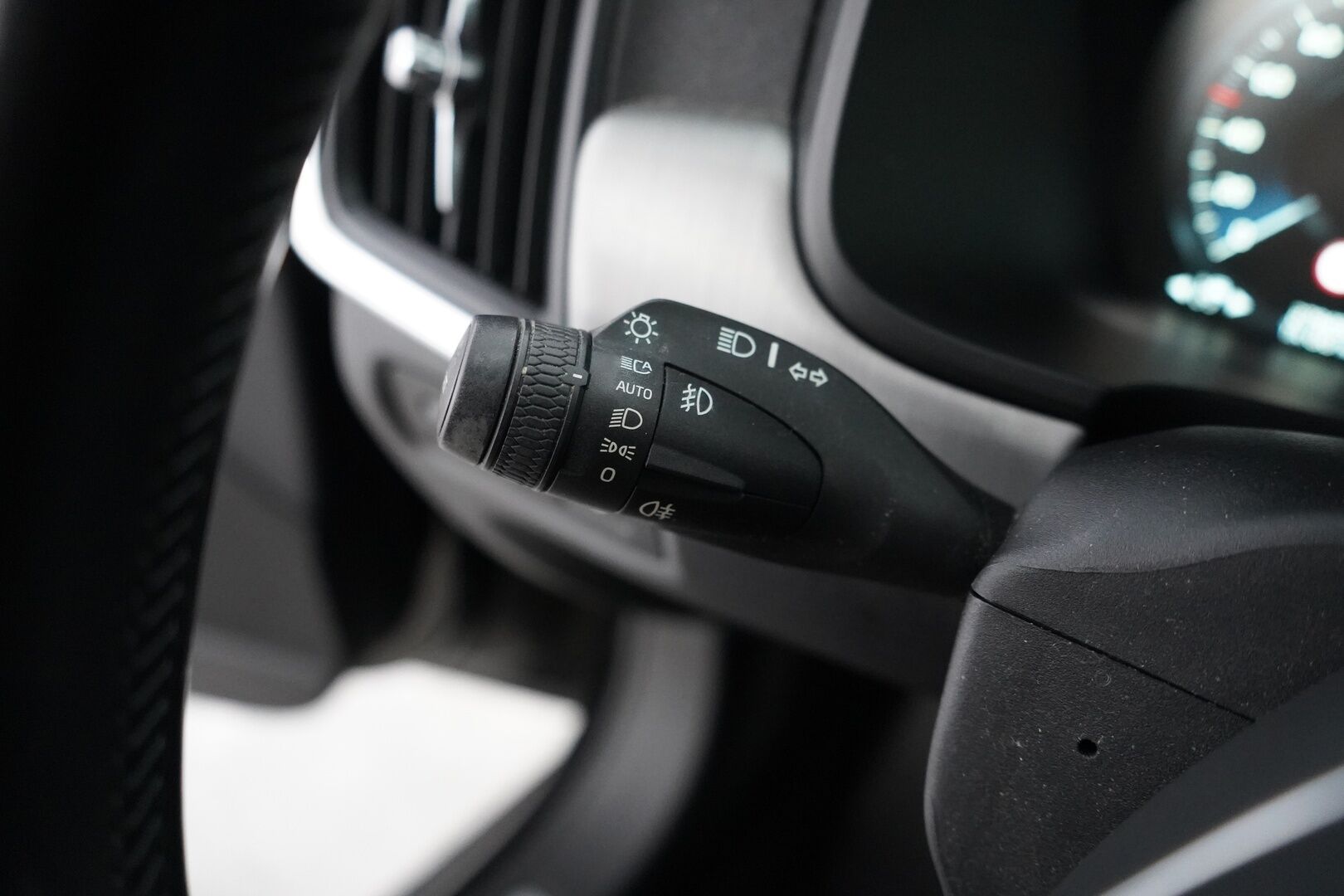 Volvo V90 2017 D3 Business aut * ACC / VOC / Pilot assist / Kamera / Koukku / Nahat / Blis* - Ei Adblue / Kahdet Volvon vanteet / Kattava huoltohistoria