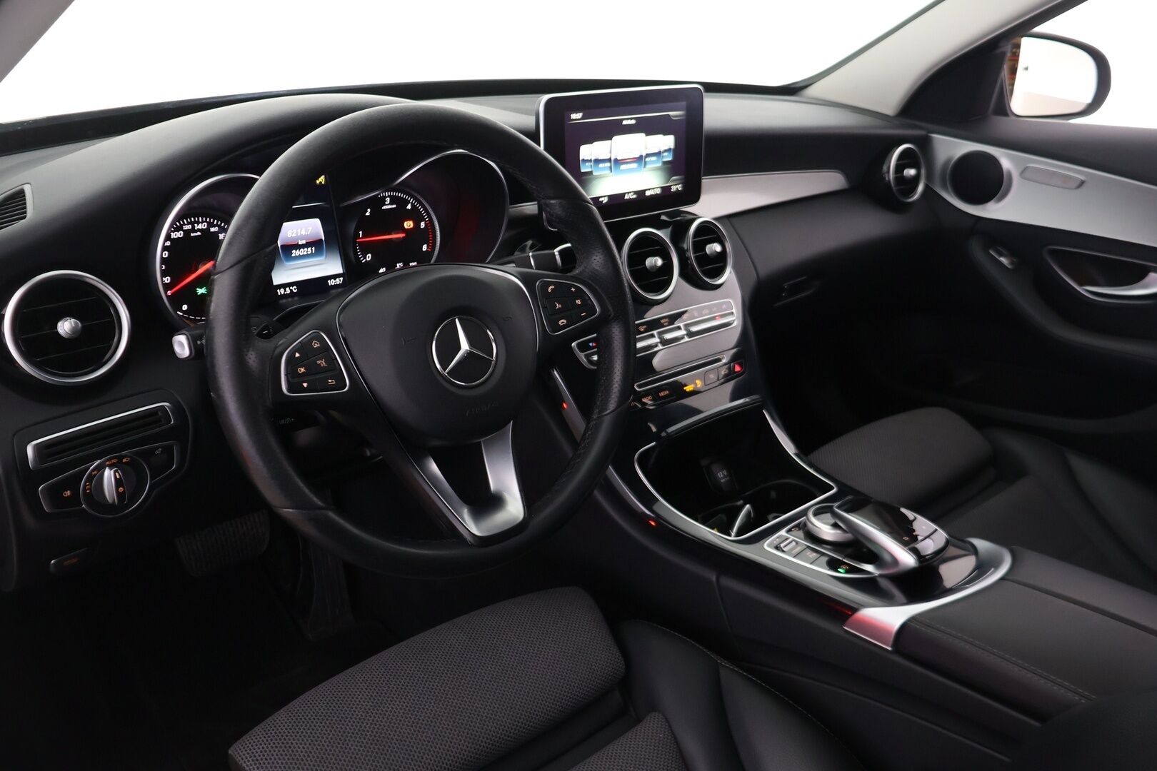 Mercedes-Benz C 2018 220d 4Matic T A Premium Business - Webasto | P.kamera | Vetokoukku | Navigointi | Urheiluistuimet
