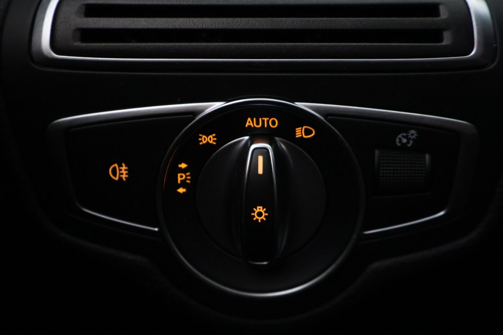 Mercedes-Benz C 2018 220 d 4Matic T A Premium Business *Webasto / P.kamera / Koukku / Navi / Urheiluistuimet* - *Ilmainen kotiintoimitus!*