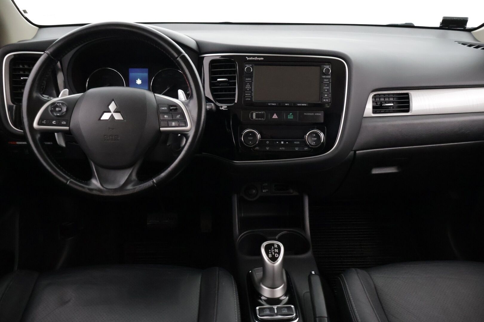 Mitsubishi Outlander 2014 Instyle Navi 4WD 5P - Myydään huutokaupat.com | ACC | Koukku | Nahat | Rockford | Sähkökontti