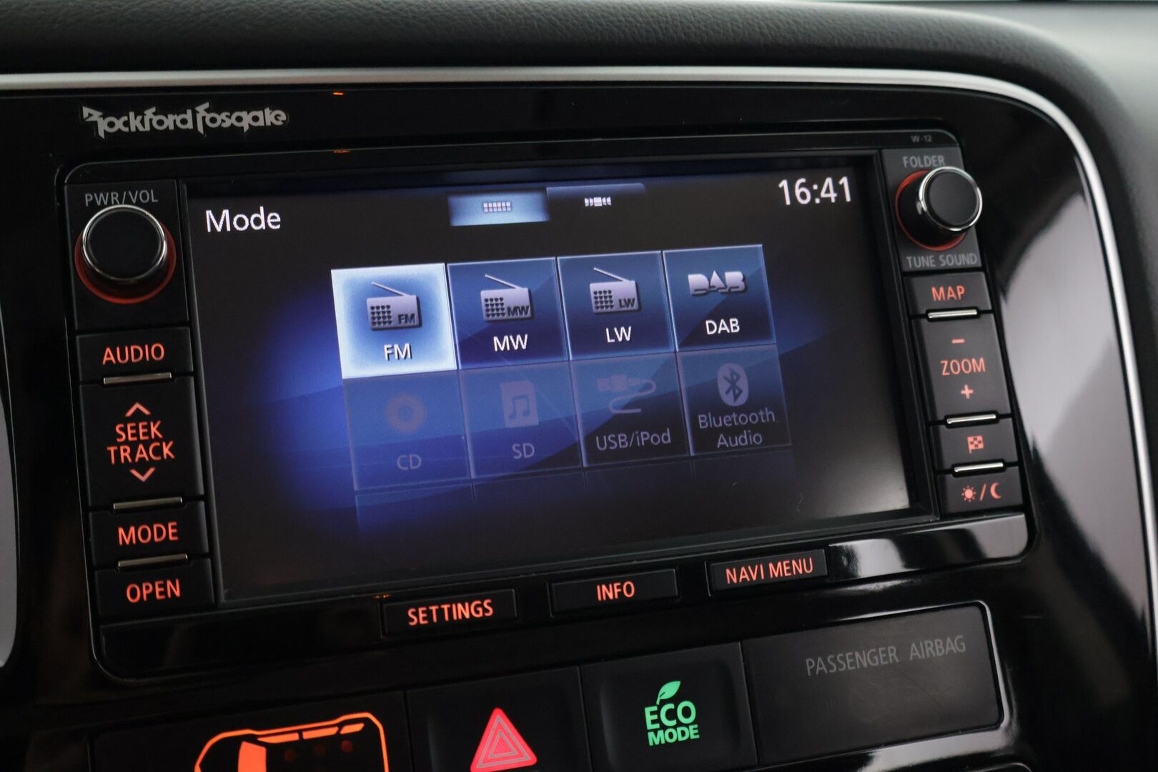 Mitsubishi Outlander 2014 Instyle Navi 4WD 5P - Myydään huutokaupat.com | ACC | Koukku | Nahat | Rockford | Sähkökontti