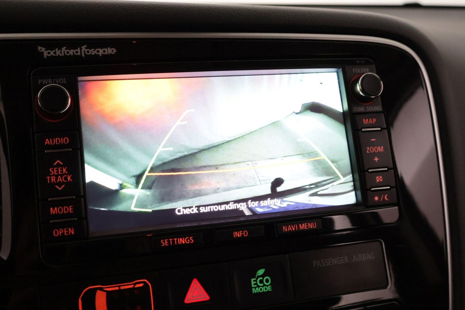 Mitsubishi Outlander 2014 Instyle Navi 4WD 5P - Myydään huutokaupat.com | ACC | Koukku | Nahat | Rockford | Sähkökontti