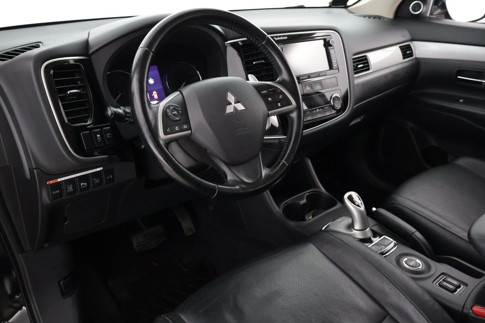 Mitsubishi Outlander 2014 Instyle Navi 4WD 5P - Myydään huutokaupat.com | ACC | Koukku | Nahat | Rockford | Sähkökontti