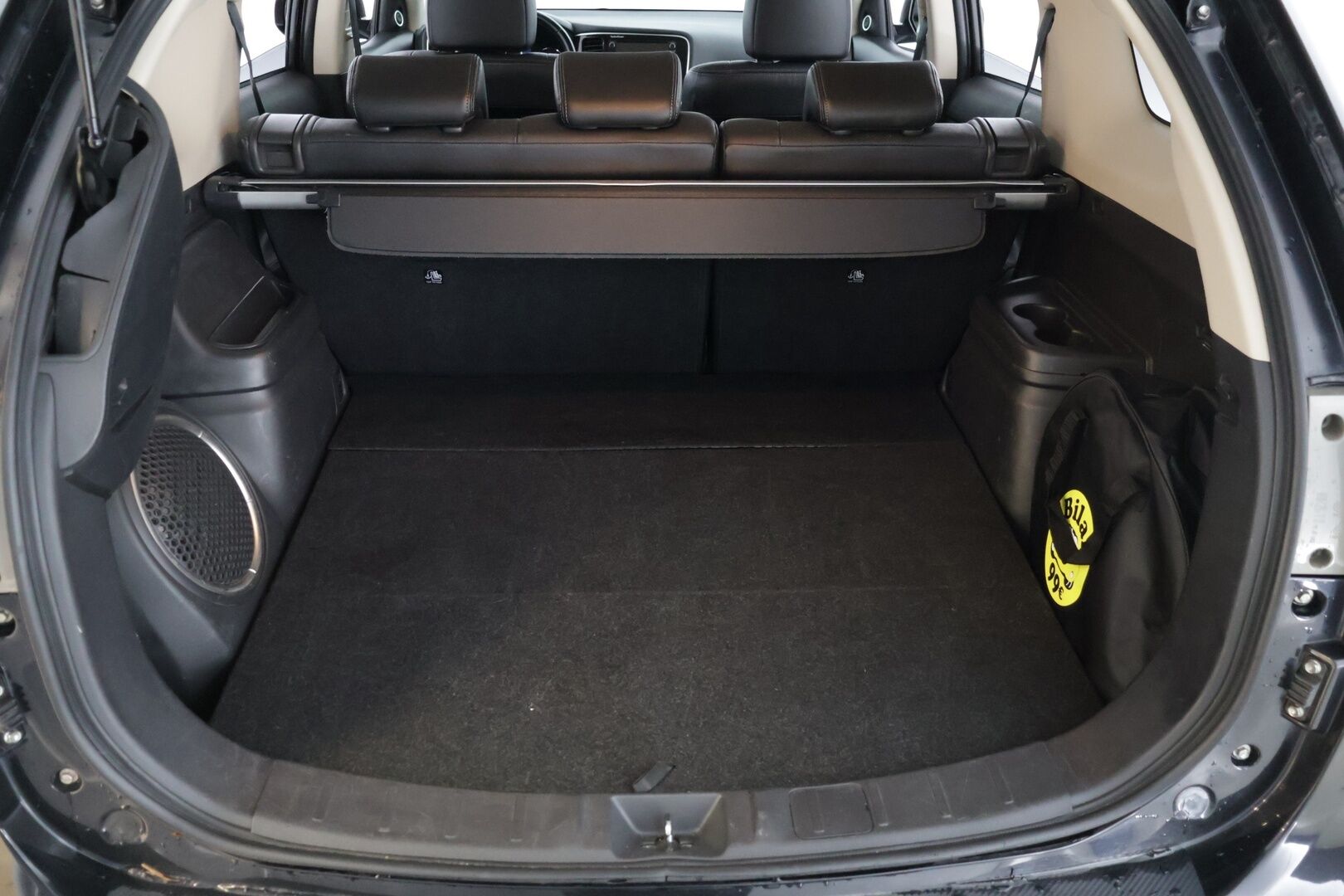 Mitsubishi Outlander 2014 Instyle Navi 4WD 5P - Myydään huutokaupat.com | ACC | Koukku | Nahat | Rockford | Sähkökontti