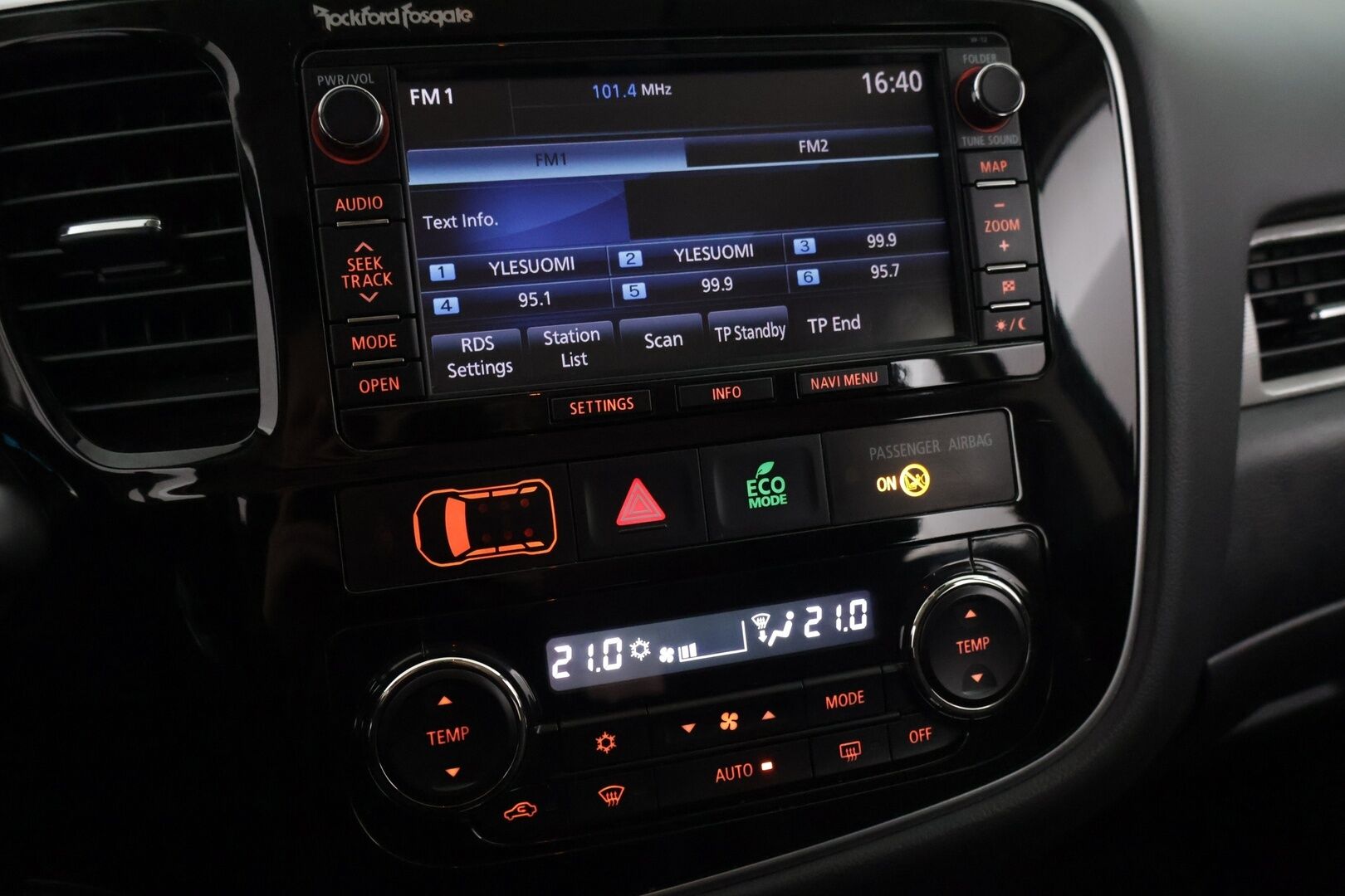 Mitsubishi Outlander 2014 Instyle Navi 4WD 5P - Myydään huutokaupat.com | ACC | Koukku | Nahat | Rockford | Sähkökontti