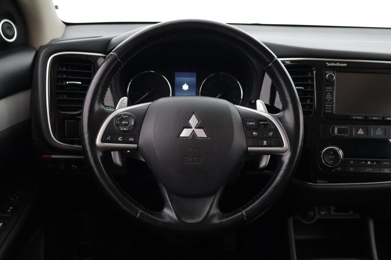 Mitsubishi Outlander 2014 Instyle Navi 4WD 5P - Myydään huutokaupat.com | ACC | Koukku | Nahat | Rockford | Sähkökontti