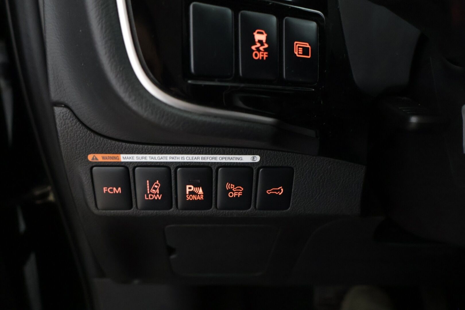 Mitsubishi Outlander 2014 Instyle Navi 4WD 5P - Myydään huutokaupat.com | ACC | Koukku | Nahat | Rockford | Sähkökontti