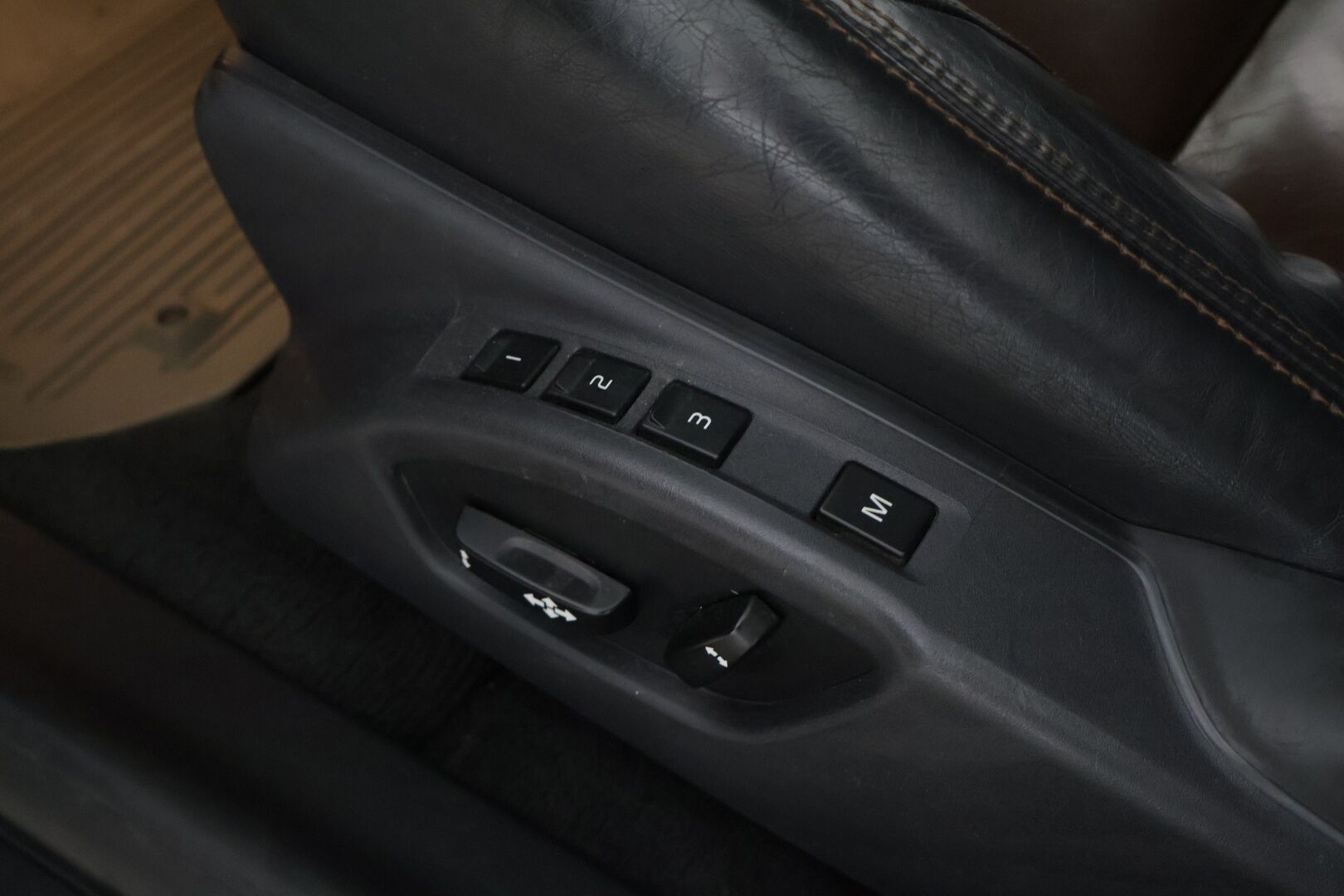 Volvo XC60 2014 D4 Summum aut *Koukku / Keyless / Nahat / Muistipenkit* - *Digimittaristo / 2x Renkaat / Juuri katsastettu*