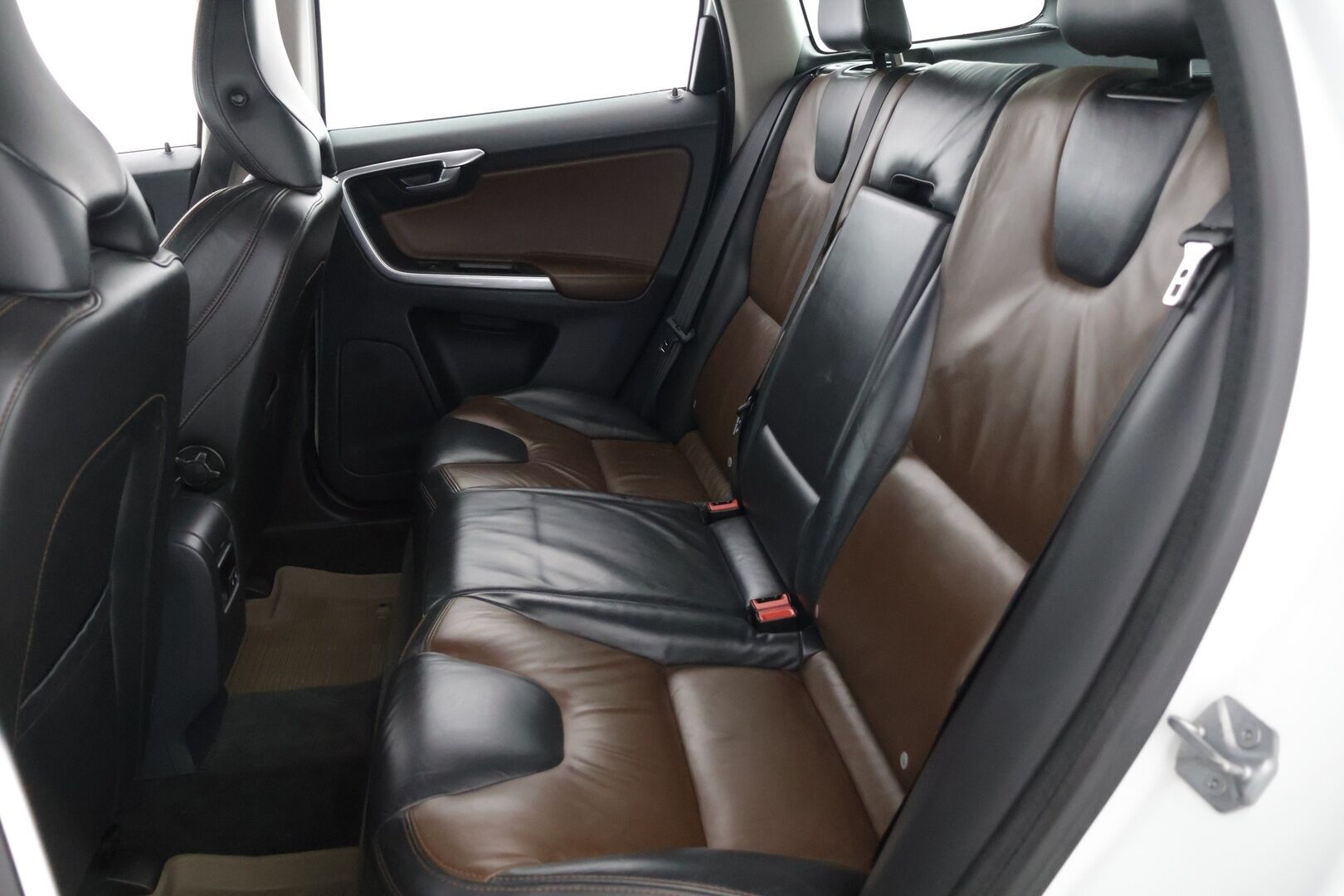 Volvo XC60 2013 D4 Summum aut ** Vetokoukku / Digimittaristo / Muistipenkit / Nahkapenkit** - 2 renkaat / Juuri katsastettu / Vetokoukku / Digimittaristo / Muistipenkit * - Osta nyt, maksa vasta ensi vuonna