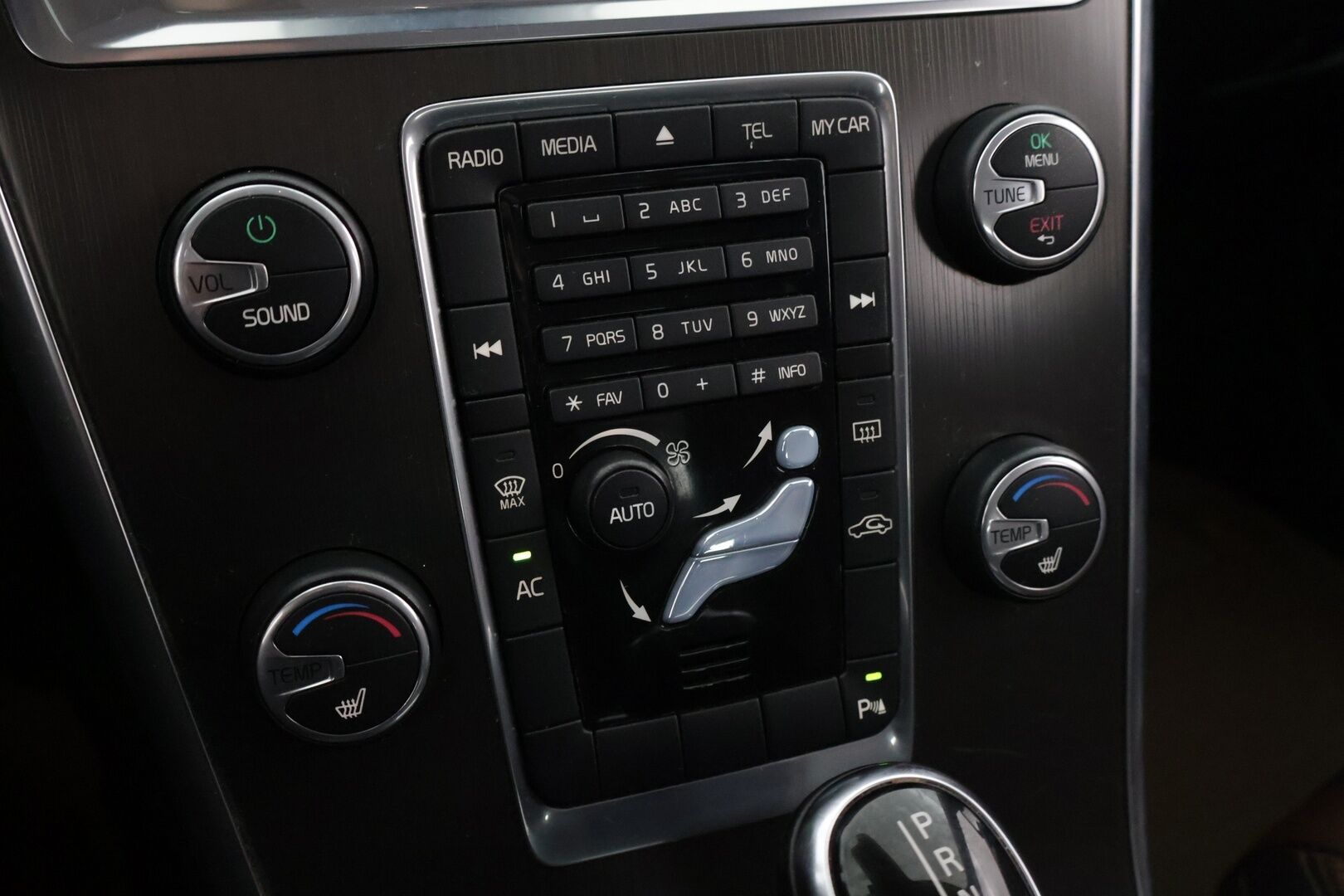 Volvo XC60 2013 D4 Summum aut ** Vetokoukku / Digimittaristo / Muistipenkit / Nahkapenkit** - 2 renkaat / Juuri katsastettu / Vetokoukku / Digimittaristo / Muistipenkit * - Osta nyt, maksa vasta ensi vuonna