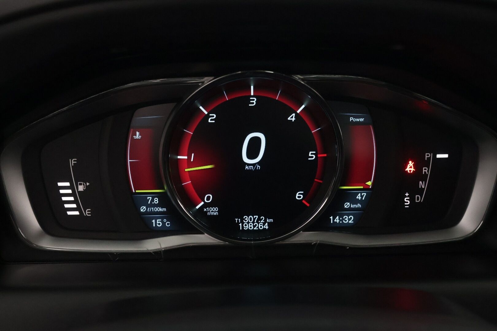 Volvo XC60 2014 D4 Summum aut *Koukku / Keyless / Nahat / Muistipenkit* - *Digimittaristo / 2x Renkaat / Juuri katsastettu*