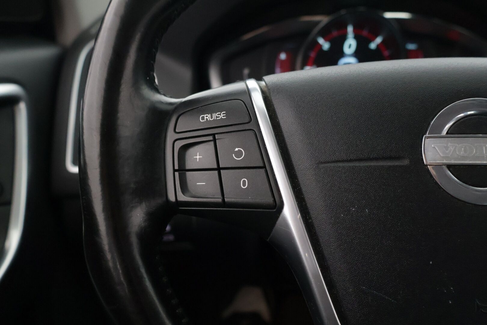 Volvo XC60 2013 D4 Summum aut ** Vetokoukku / Digimittaristo / Muistipenkit / Nahkapenkit** - 2 renkaat / Juuri katsastettu / Vetokoukku / Digimittaristo / Muistipenkit * - Osta nyt, maksa vasta ensi vuonna