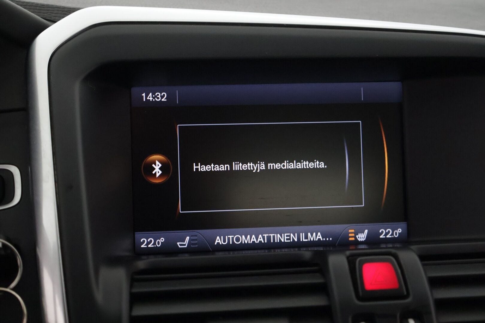 Volvo XC60 2013 D4 Summum aut ** Vetokoukku / Digimittaristo / Muistipenkit / Nahkapenkit** - 2 renkaat / Juuri katsastettu / Vetokoukku / Digimittaristo / Muistipenkit * - Osta nyt, maksa vasta ensi vuonna