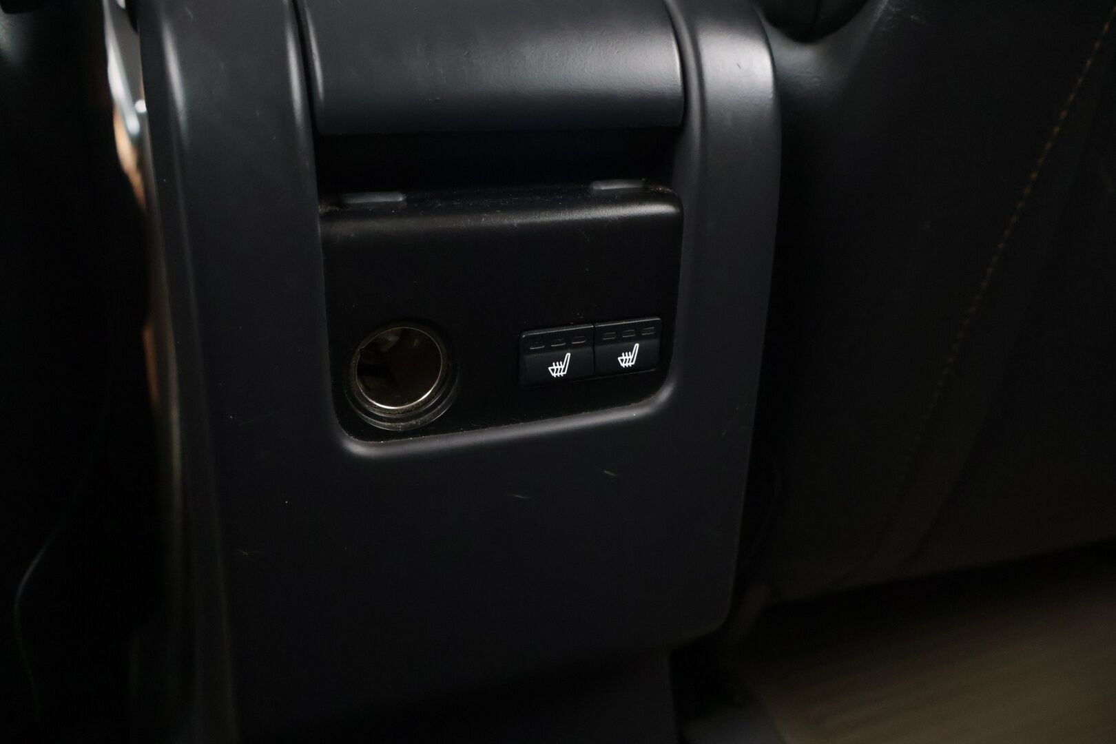 Volvo XC60 2013 D4 Summum aut ** Vetokoukku / Digimittaristo / Muistipenkit / Nahkapenkit** - 2 renkaat / Juuri katsastettu / Vetokoukku / Digimittaristo / Muistipenkit * - Osta nyt, maksa vasta ensi vuonna