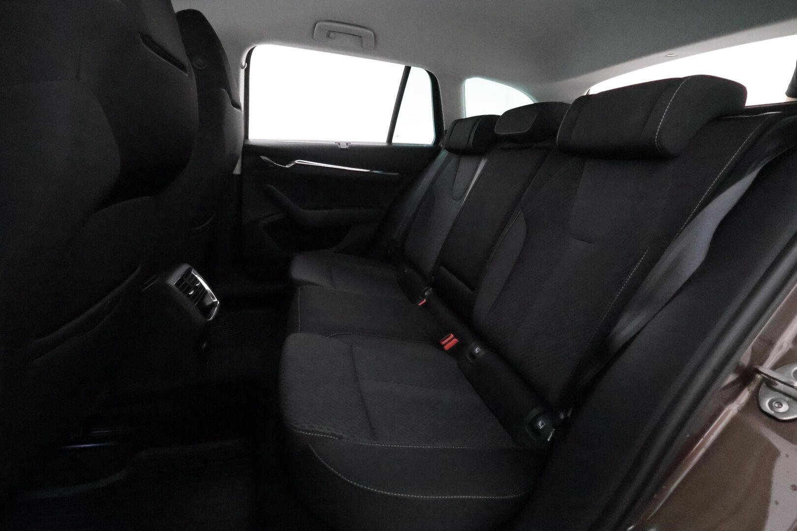 Skoda Octavia 2021 Combi 2,0 TDI 150 Style DSG **Webasto / Koukku / Adapt.Vakkari / Matrix-LED / P.kamera / Navi / Kaistavahti / Keyless** - 1-om Suomi-auto / Merkkihuollettu!