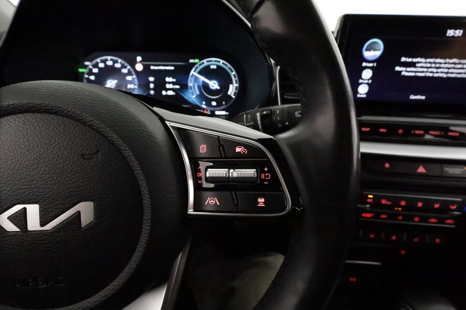 Kia Ceed 2022 1,6 GDI Plug-In Hybrid Business Premium SW DCT **ACC / Muistipenkki / Koukku / LED / Navi / Ilmastoidut nahat** - Lohkolämmitin / P.kamera / Suomi-auto / Kahdet renkaat aluvanteilla / Merkkihuollettu