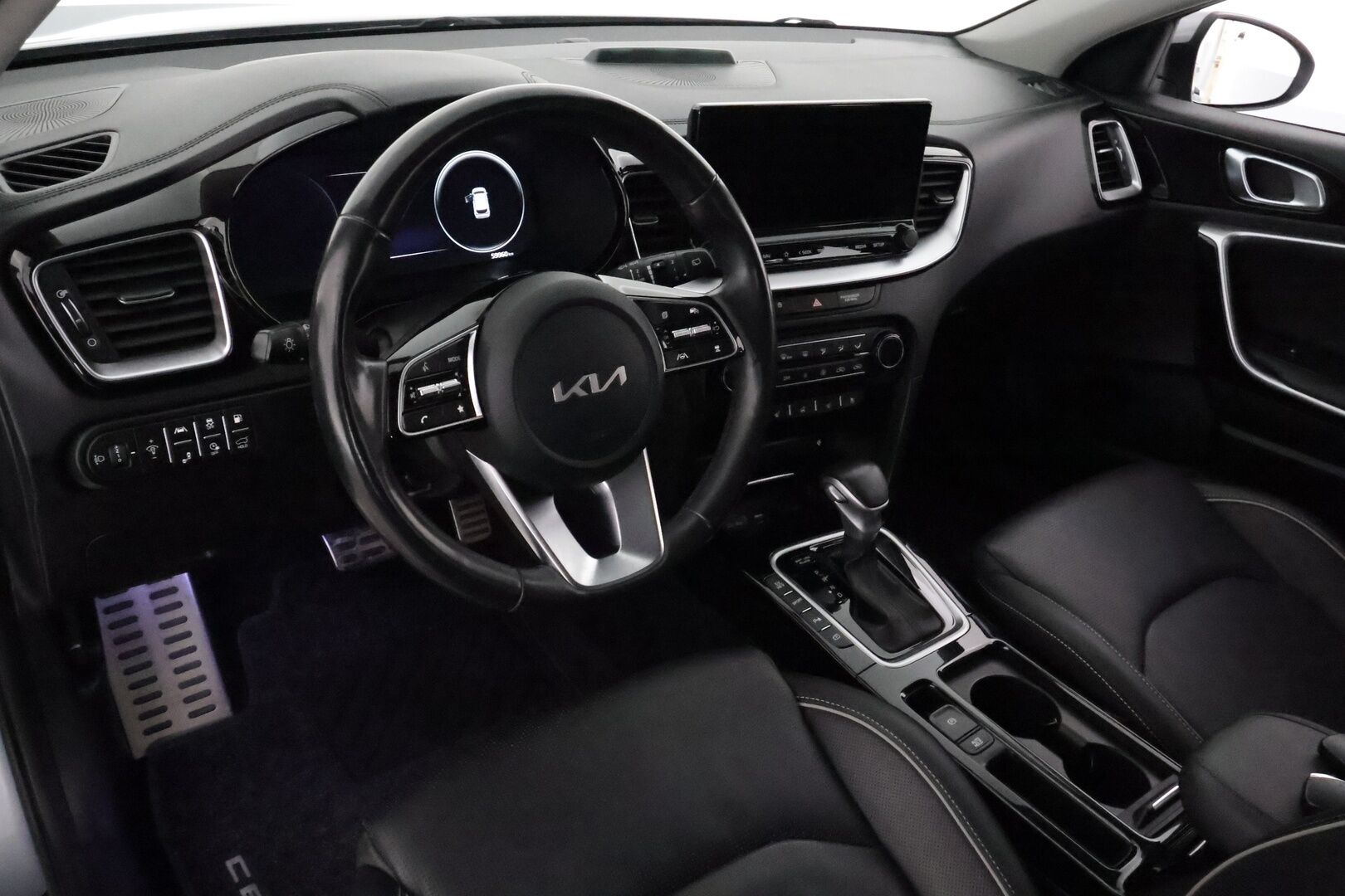 Kia Ceed 2022 1,6 GDI Plug-In Hybrid Business Premium SW DCT **ACC / Muistipenkki / Koukku / LED / Navi / Ilmastoidut nahat** - Lohkolämmitin / P.kamera / Suomi-auto / Kahdet renkaat aluvanteilla / Merkkihuollettu