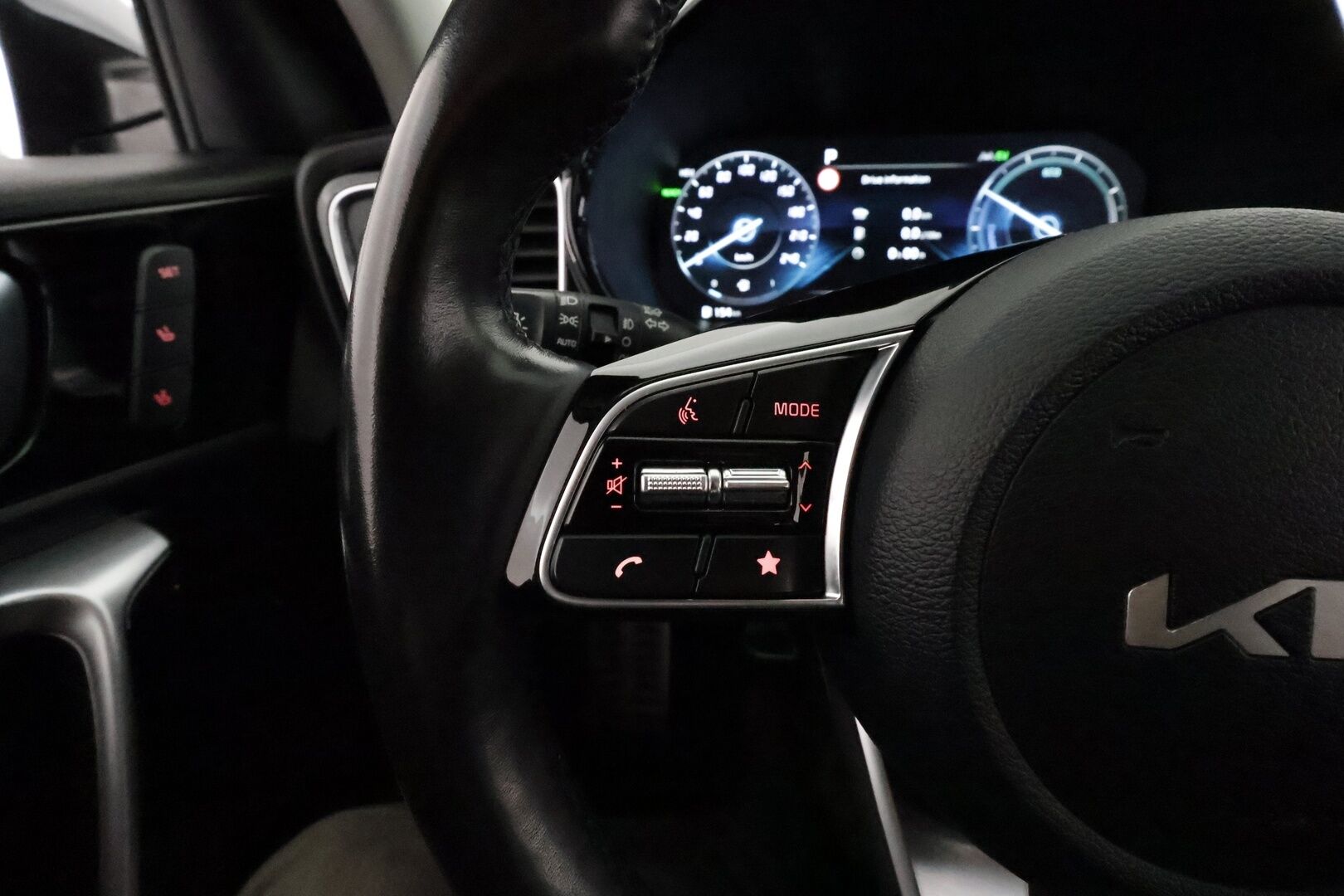 Kia Ceed 2022 1,6 GDI Plug-In Hybrid Business Premium SW DCT **ACC / Muistipenkki / Koukku / LED / Navi / Ilmastoidut nahat** - Lohkolämmitin / P.kamera / Suomi-auto / Kahdet renkaat aluvanteilla / Merkkihuollettu