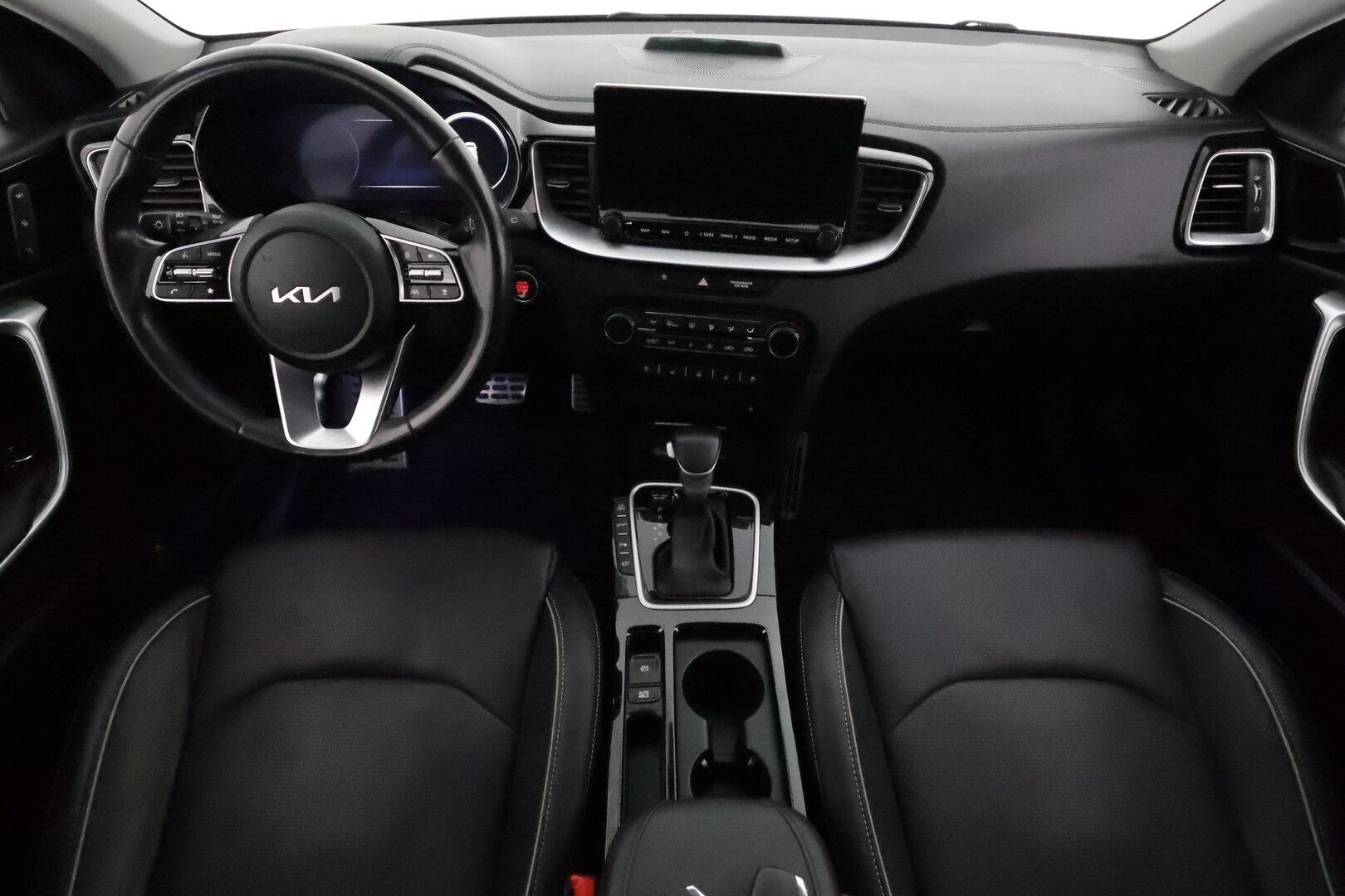 Kia Ceed 2022 1,6 GDI Plug-In Hybrid Business Premium SW DCT **ACC / Muistipenkki / Koukku / LED / Navi / Ilmastoidut nahat** - Lohkolämmitin / P.kamera / Suomi-auto / Kahdet renkaat aluvanteilla / Merkkihuollettu