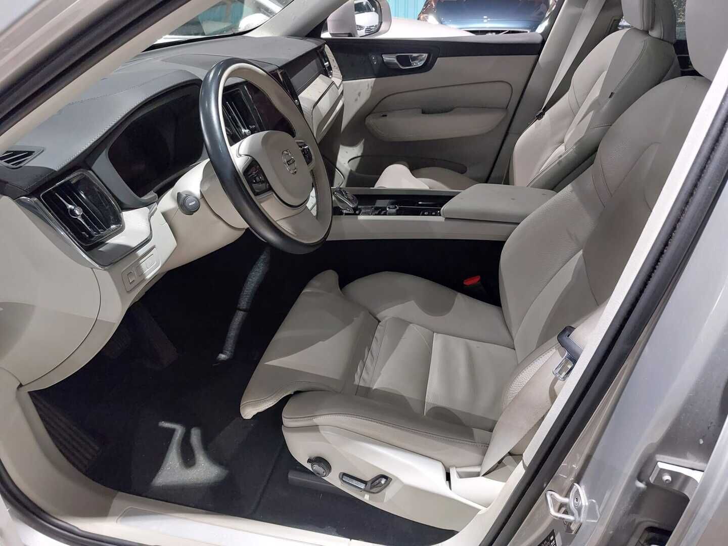 Volvo XC60 2022 T6 TwE AWD Business Inscription Edition aut *Webasto / Adapt.Vakkari / Panoraama / Vetokoukku / Nahkapenkit / P.Kamera / Sähköluukku* - 1.Om Suomiauto / Merkkihuollot / Juuri huollettu & Katsastettu! - HULLU BLACKWEEK KORKOTARJOUS 2,49%