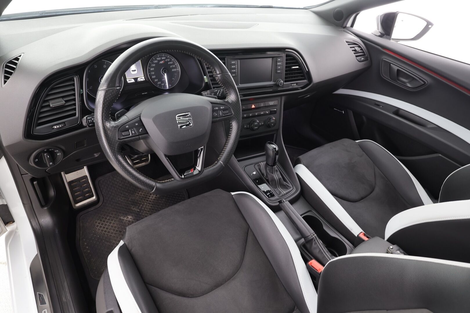 Seat Leon 2015 2,0 TSI 280 Cupra DSG - | Vakkari | Lohko | Seat Sound System | P.tutkat | Puolinahat | Adaptiivinen alusta | Lasikattoluukku | Suomi-auto | Kahdet Renkaat |