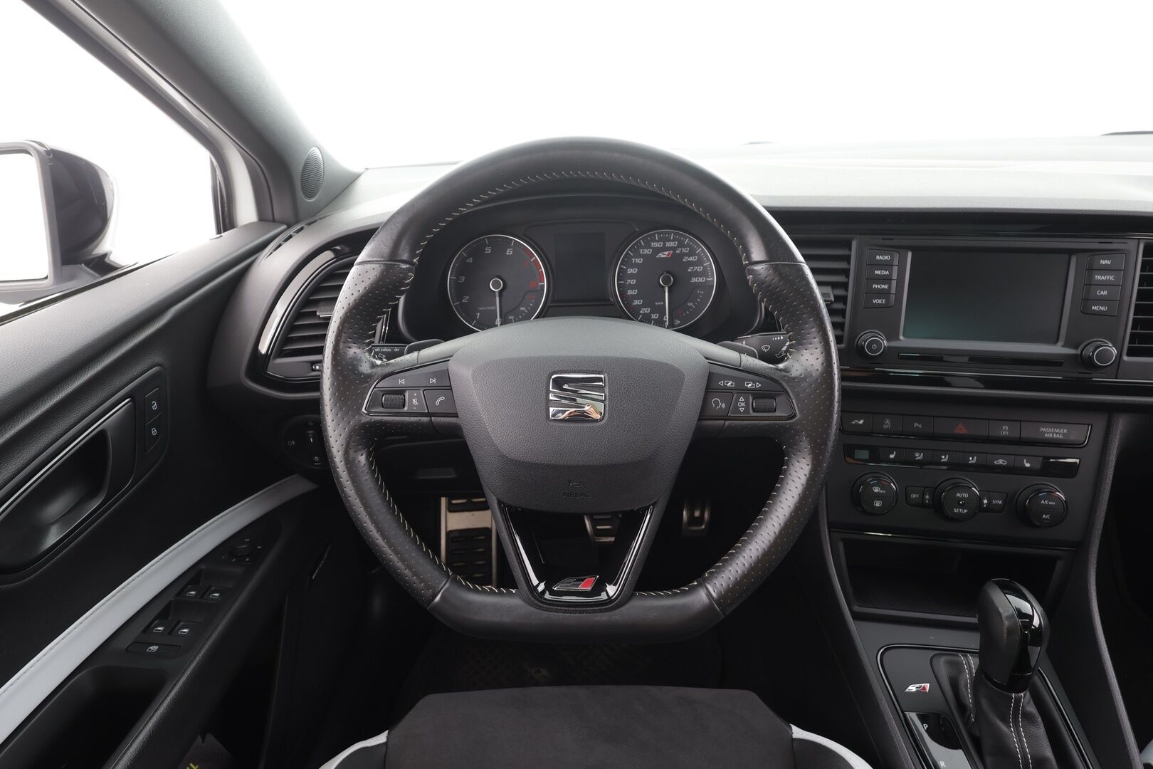 Seat Leon 2015 2,0 TSI 280 Cupra DSG - | Vakkari | Lohko | Seat Sound System | P.tutkat | Puolinahat | Adaptiivinen alusta | Lasikattoluukku | Suomi-auto | Kahdet Renkaat |