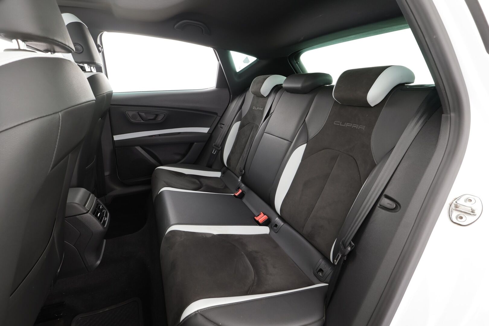 Seat Leon 2015 2,0 TSI 280 Cupra DSG - | Vakkari | Lohko | Seat Sound System | P.tutkat | Puolinahat | Adaptiivinen alusta | Lasikattoluukku | Suomi-auto | Kahdet Renkaat |