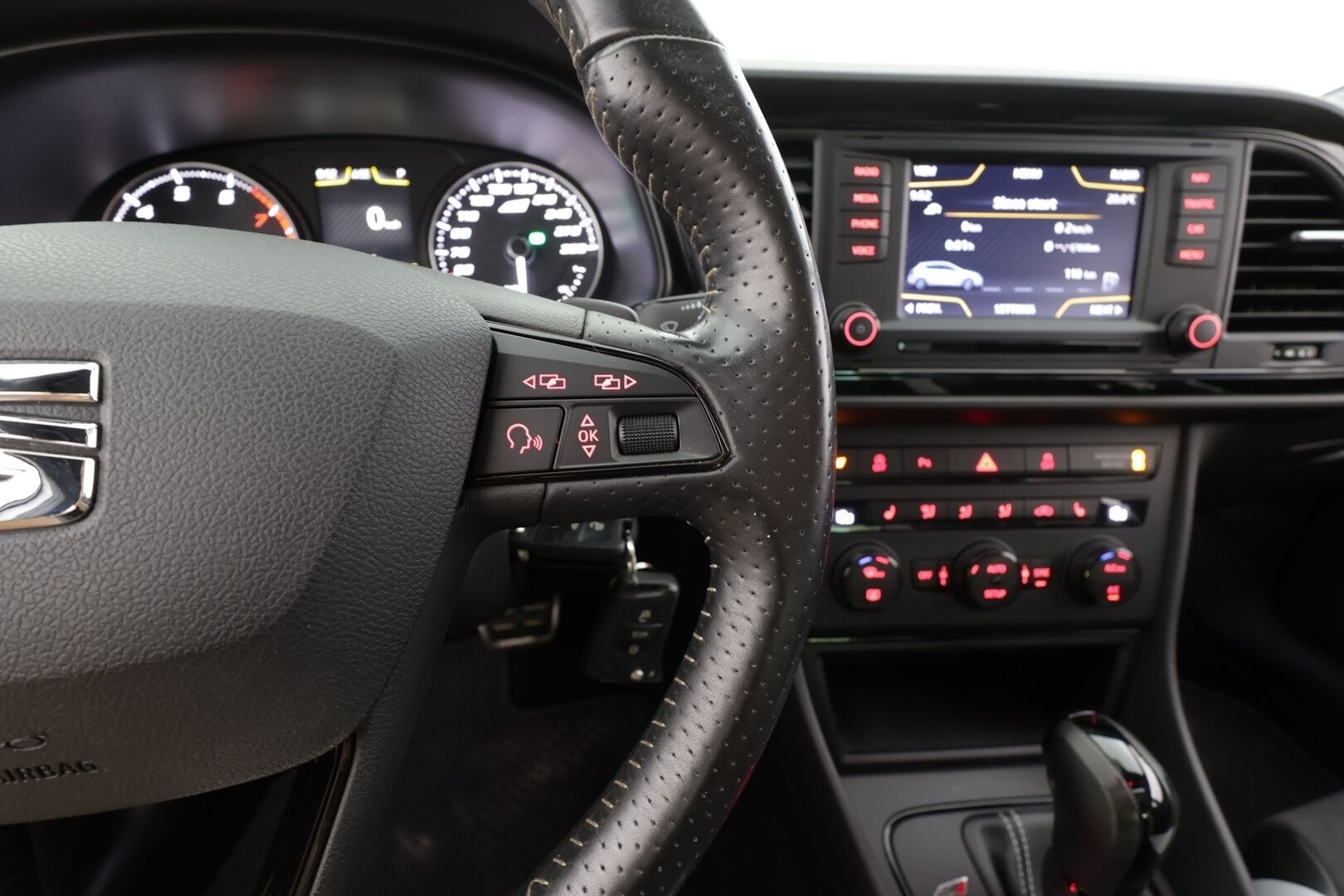 Seat Leon 2015 2,0 TSI 280 Cupra DSG - | Vakkari | Lohko | Seat Sound System | P.tutkat | Puolinahat | Adaptiivinen alusta | Lasikattoluukku | Suomi-auto | Kahdet Renkaat |