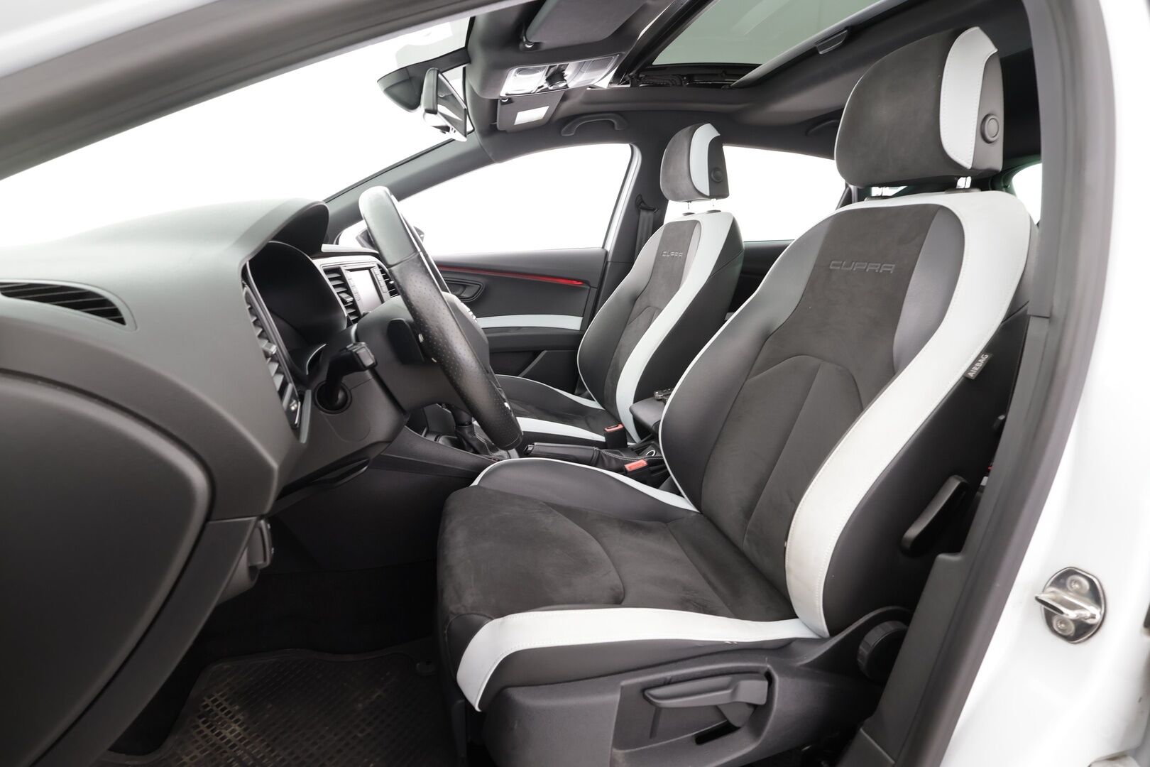 Seat Leon 2015 2,0 TSI 280 Cupra DSG - | Vakkari | Lohko | Seat Sound System | P.tutkat | Puolinahat | Adaptiivinen alusta | Lasikattoluukku | Suomi-auto | Kahdet Renkaat |