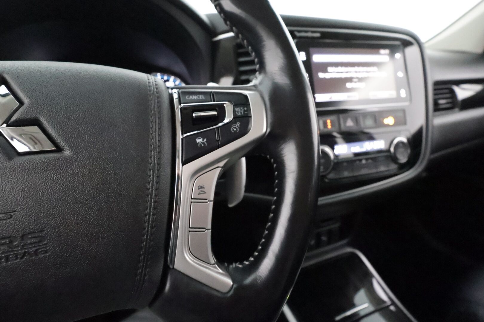 Mitsubishi Outlander PHEV 2018 Instyle Navi 4WD 5P - Adapt.Vakkari / 360-Kamera / LED / Lisälämmitin / BLIS / Nahkasisusta / Sähköpenkki / Juuri tullut Tampereelle!