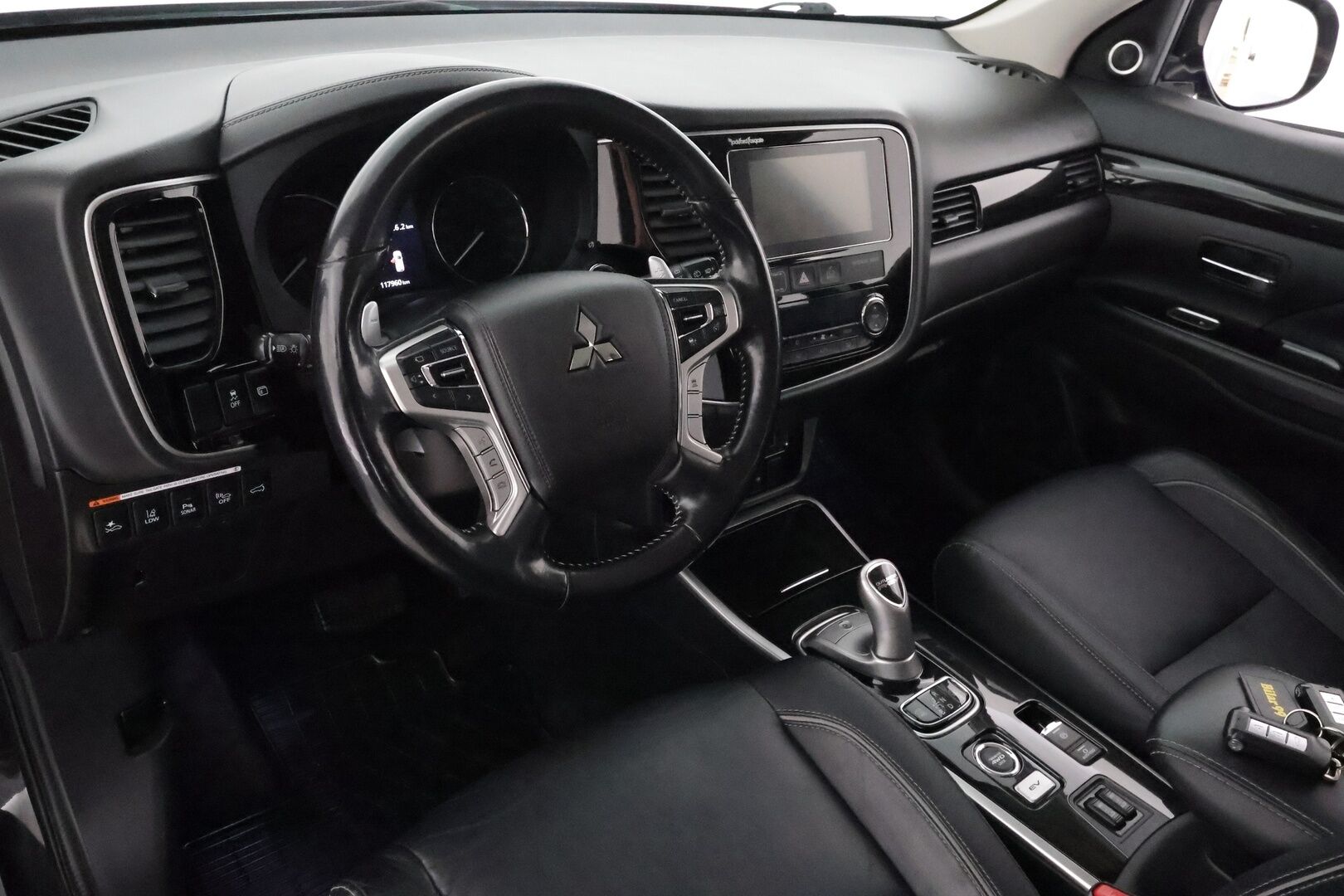 Mitsubishi Outlander PHEV 2018 Instyle Navi 4WD 5P - Adapt.Vakkari / 360-Kamera / LED / Lisälämmitin / BLIS / Nahkasisusta / Sähköpenkki / Juuri tullut Tampereelle!