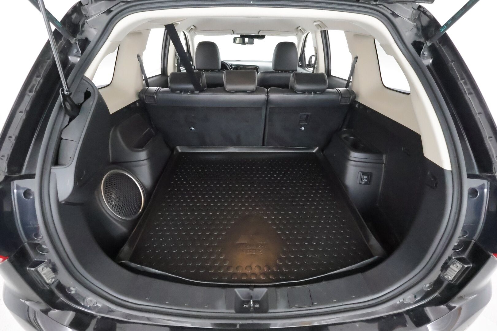 Mitsubishi Outlander PHEV 2018 Instyle Navi 4WD 5P - Adapt.Vakkari / 360-Kamera / LED / Lisälämmitin / BLIS / Nahkasisusta / Sähköpenkki / Juuri tullut Tampereelle!