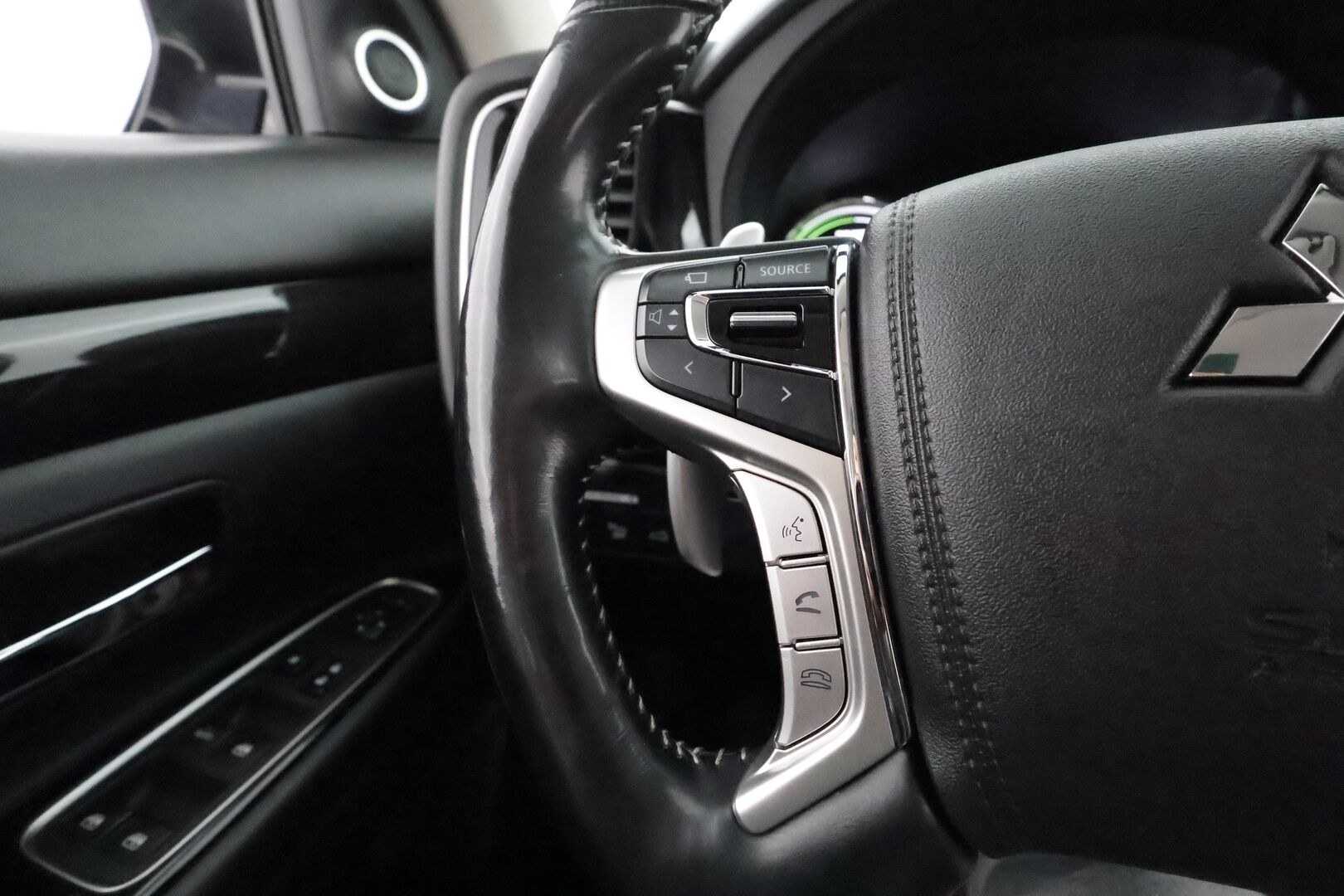 Mitsubishi Outlander PHEV 2018 Instyle Navi 4WD 5P - Adapt.Vakkari / 360-Kamera / LED / Lisälämmitin / BLIS / Nahkasisusta / Sähköpenkki / Juuri tullut Tampereelle!