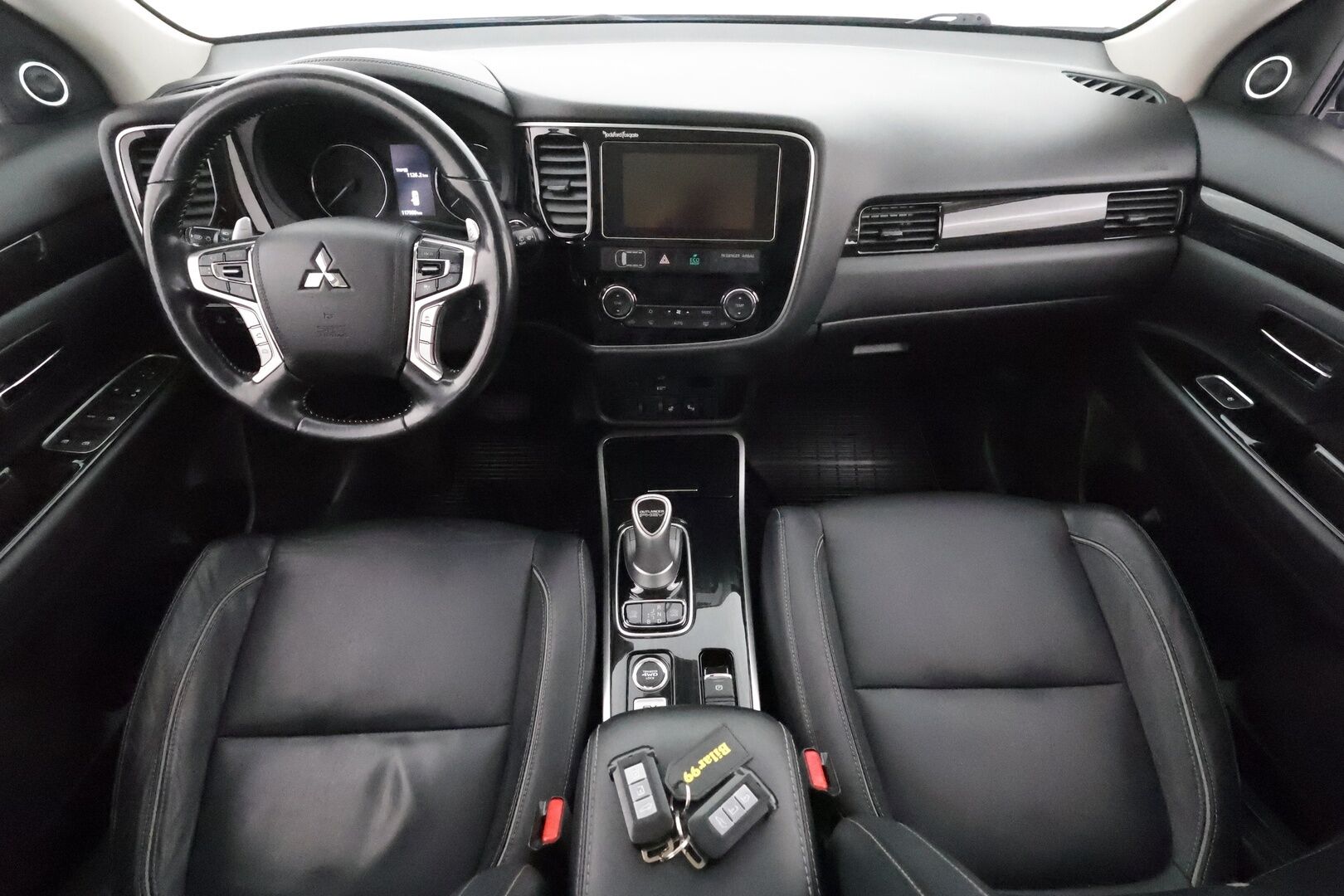 Mitsubishi Outlander PHEV 2018 Instyle Navi 4WD 5P - Adapt.Vakkari / 360-Kamera / LED / Lisälämmitin / BLIS / Nahkasisusta / Sähköpenkki / Juuri tullut Tampereelle!